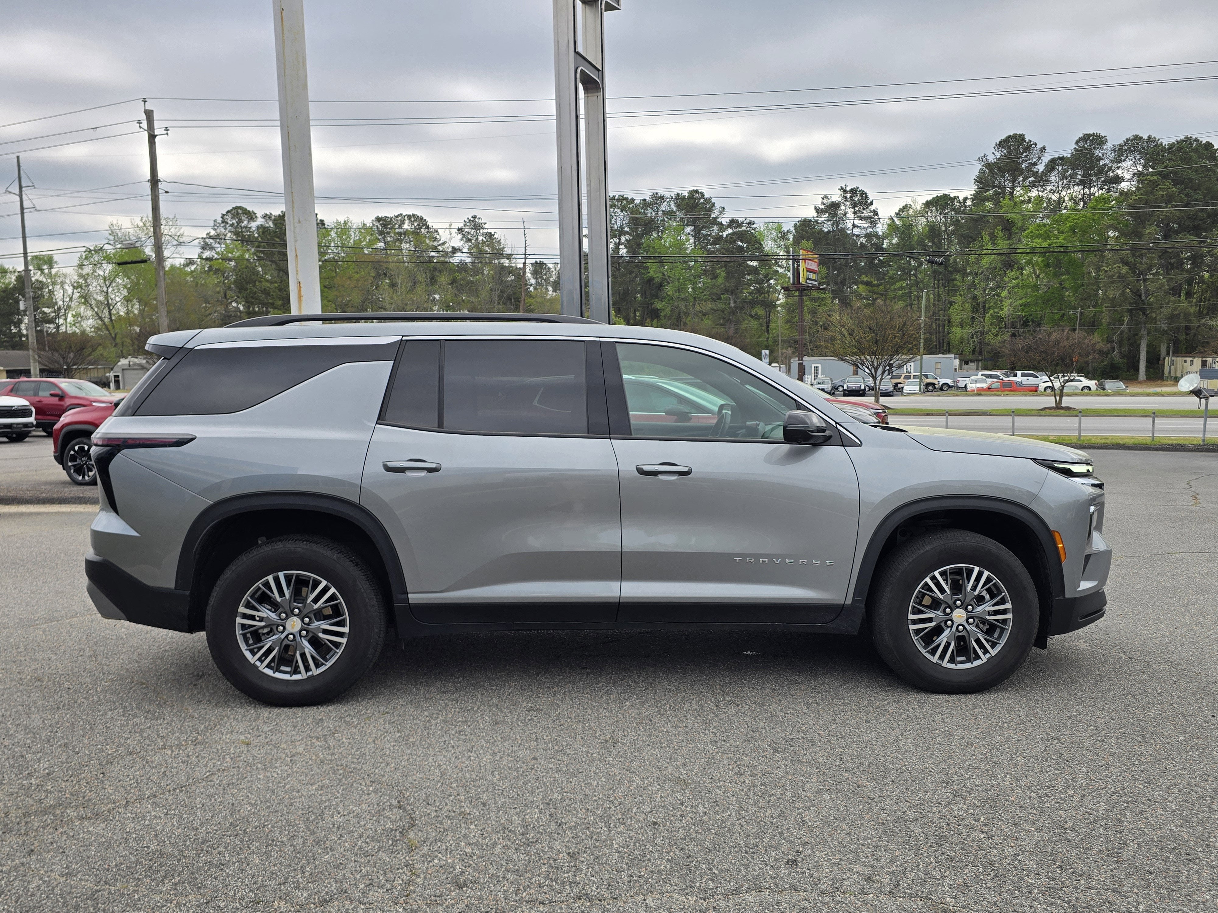 2024 Chevrolet Traverse LT