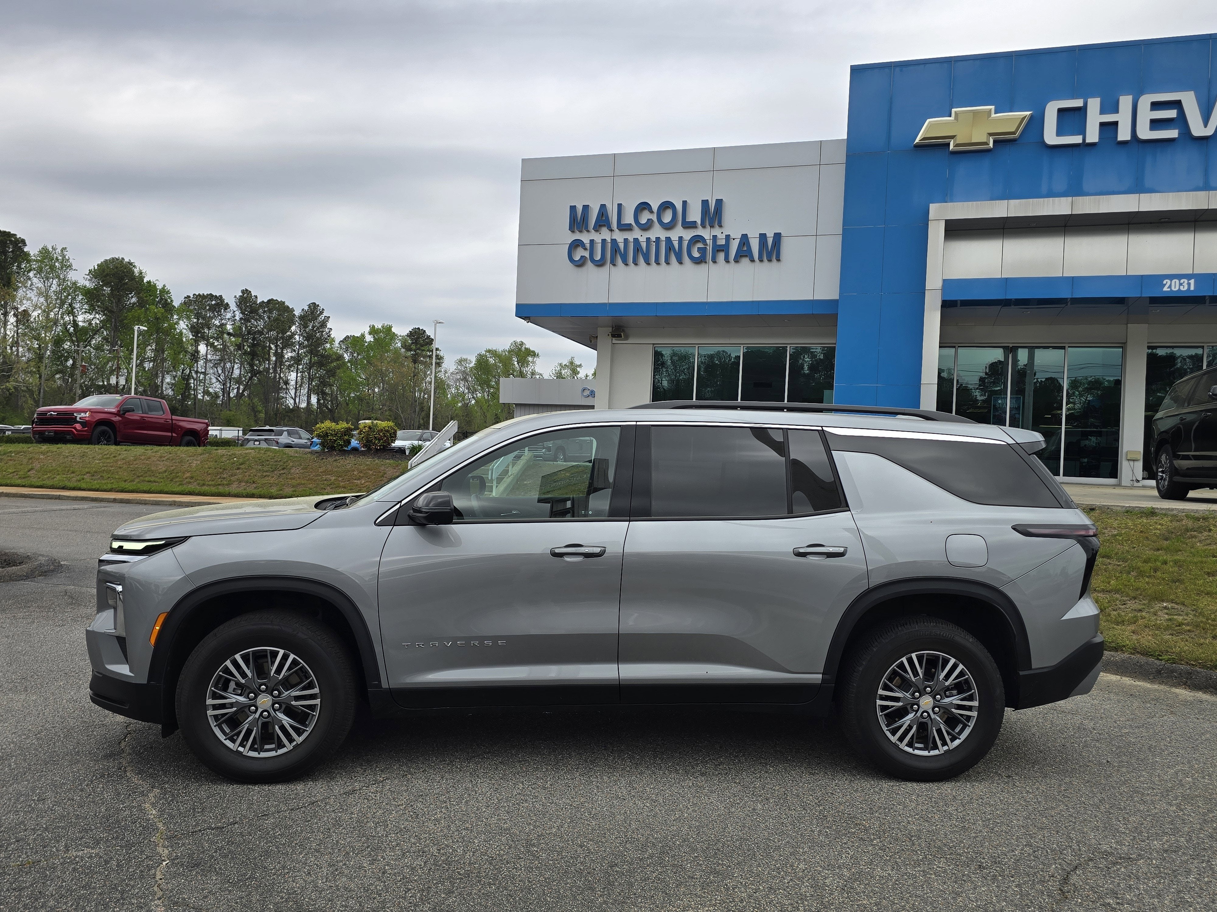 2024 Chevrolet Traverse LT