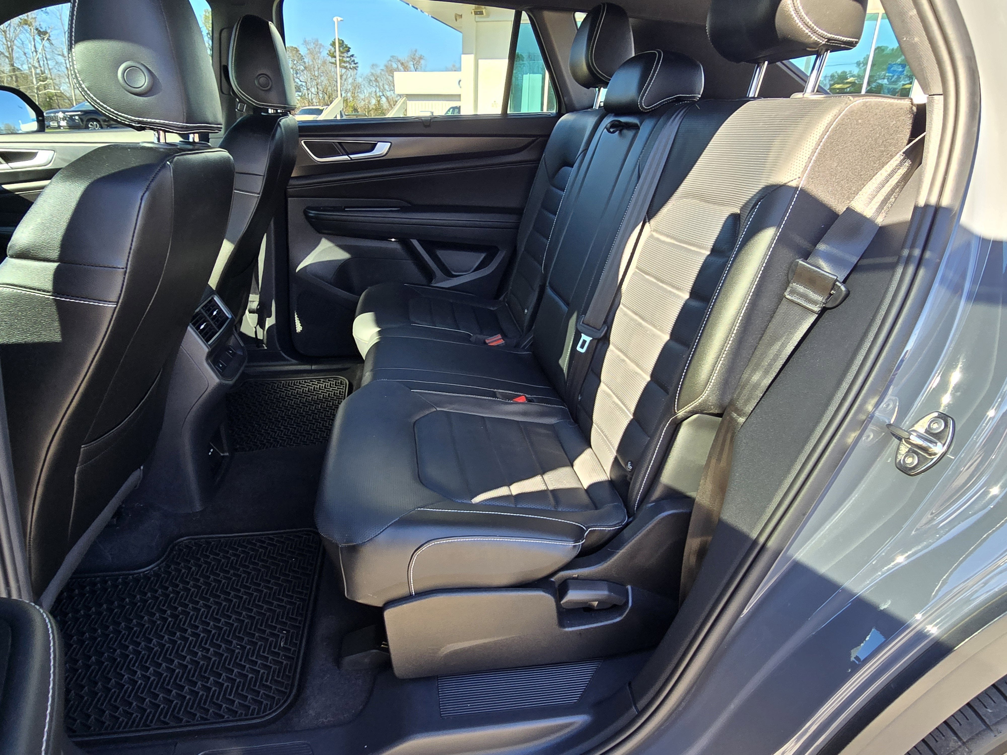 2024 Volkswagen Atlas Cross Sport 2.0T SEL R-Line