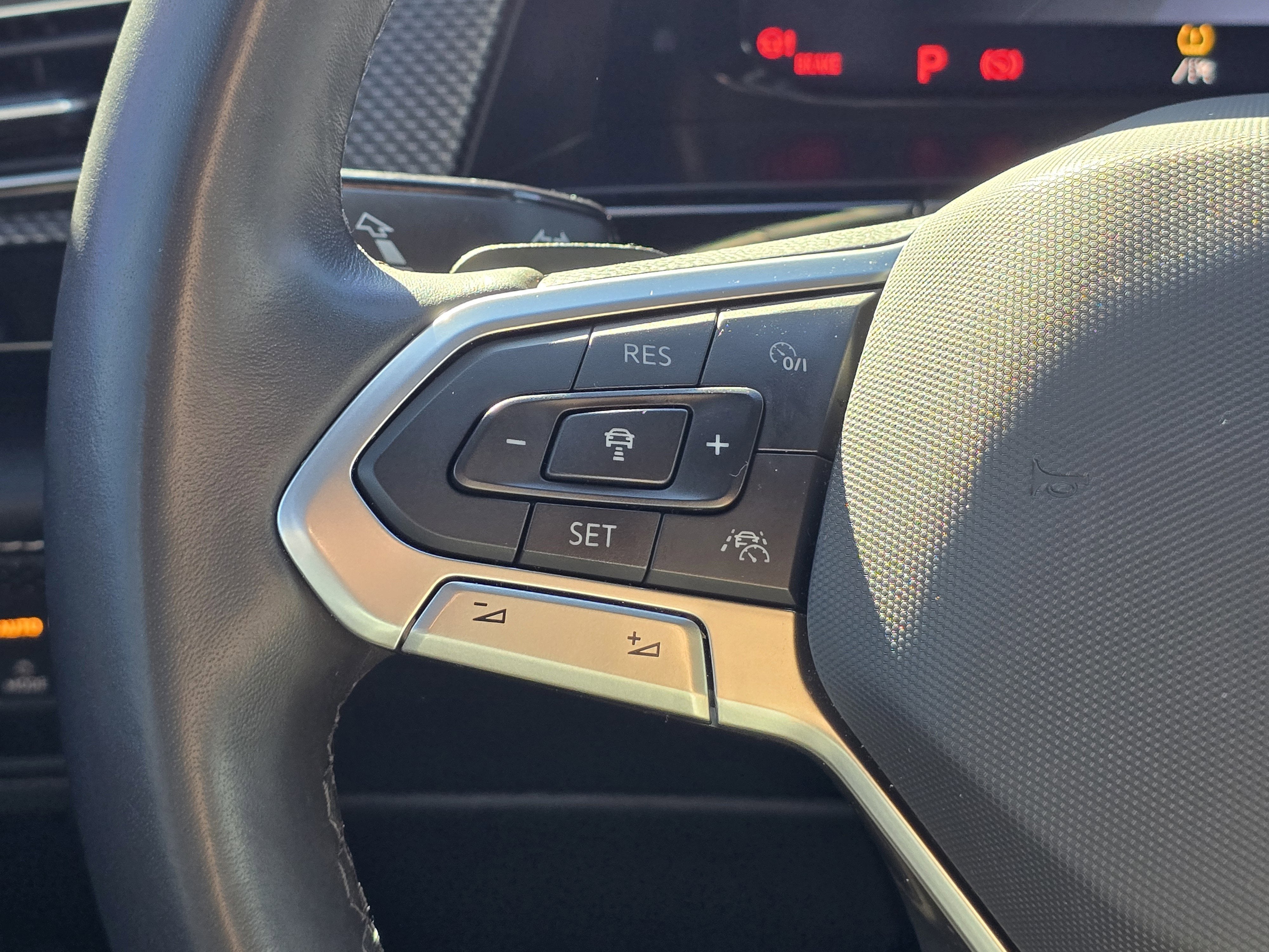 2024 Volkswagen Atlas Cross Sport 2.0T SEL R-Line