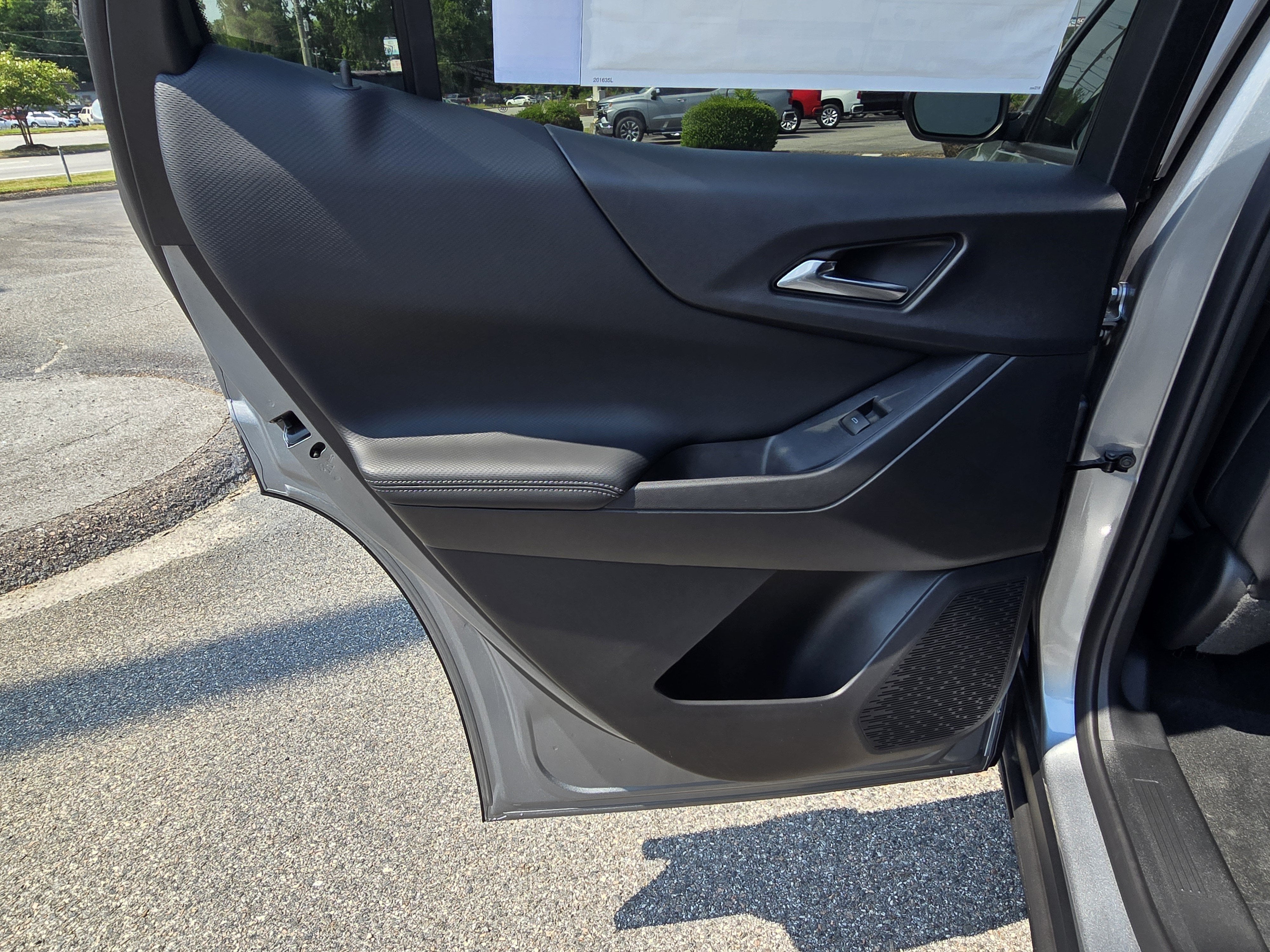 2027 Chevrolet Equinox LT - Photo 10
