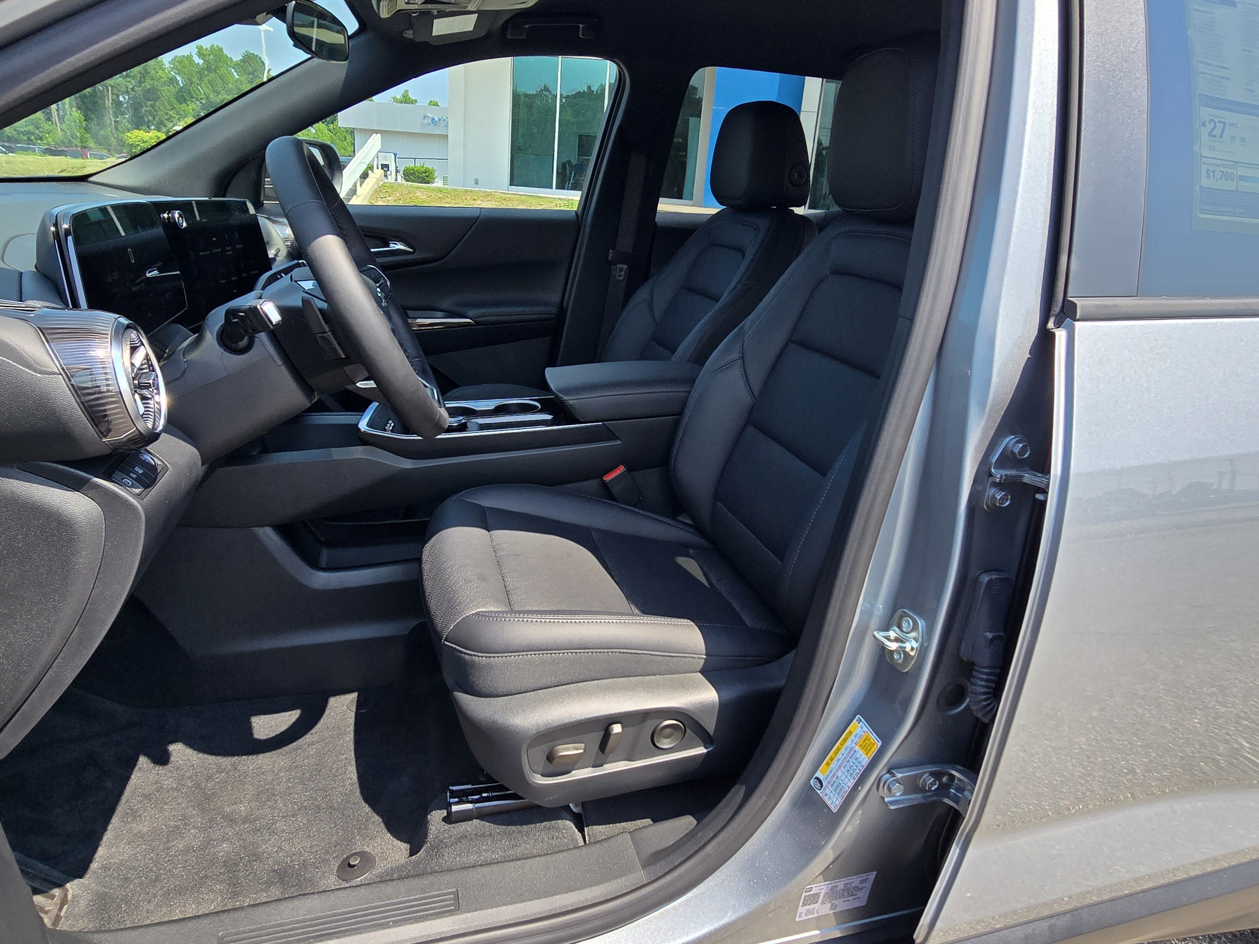 2027 Chevrolet Equinox LT - Photo 7