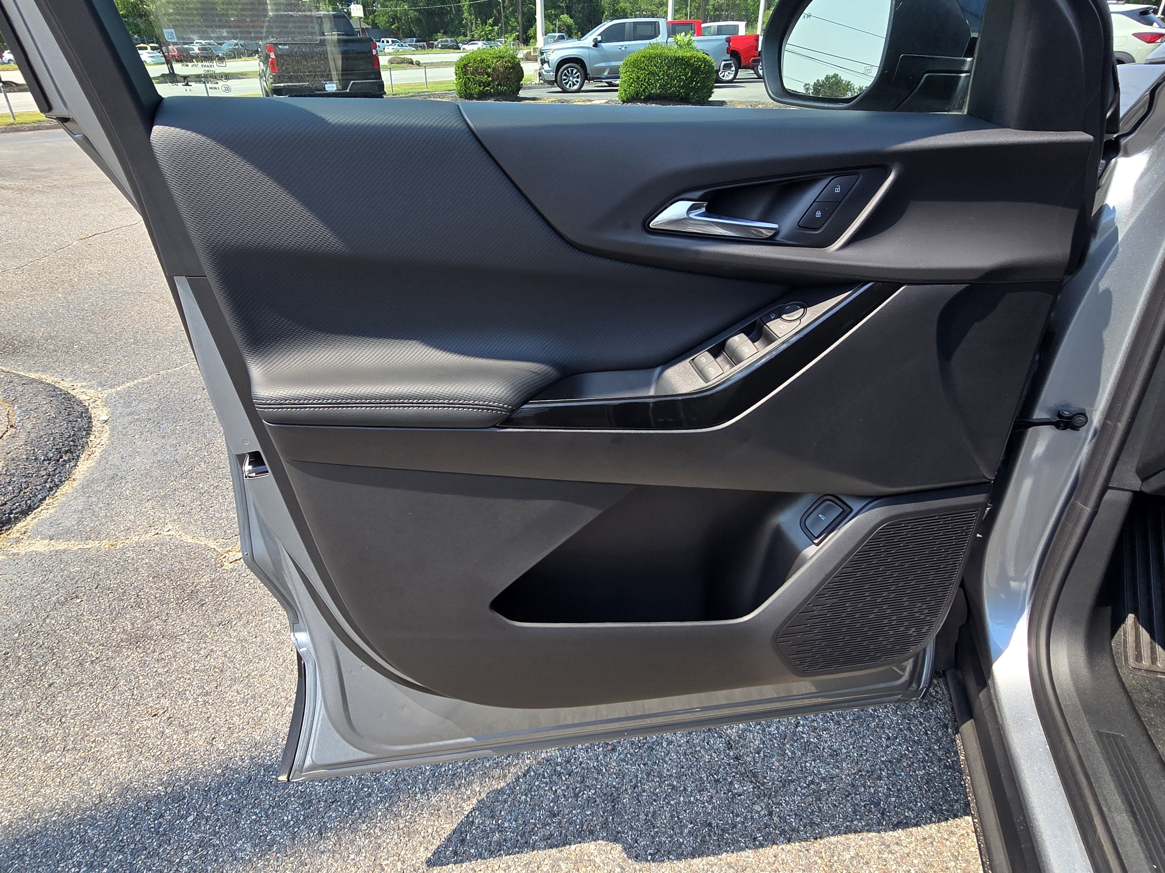2027 Chevrolet Equinox LT - Photo 8