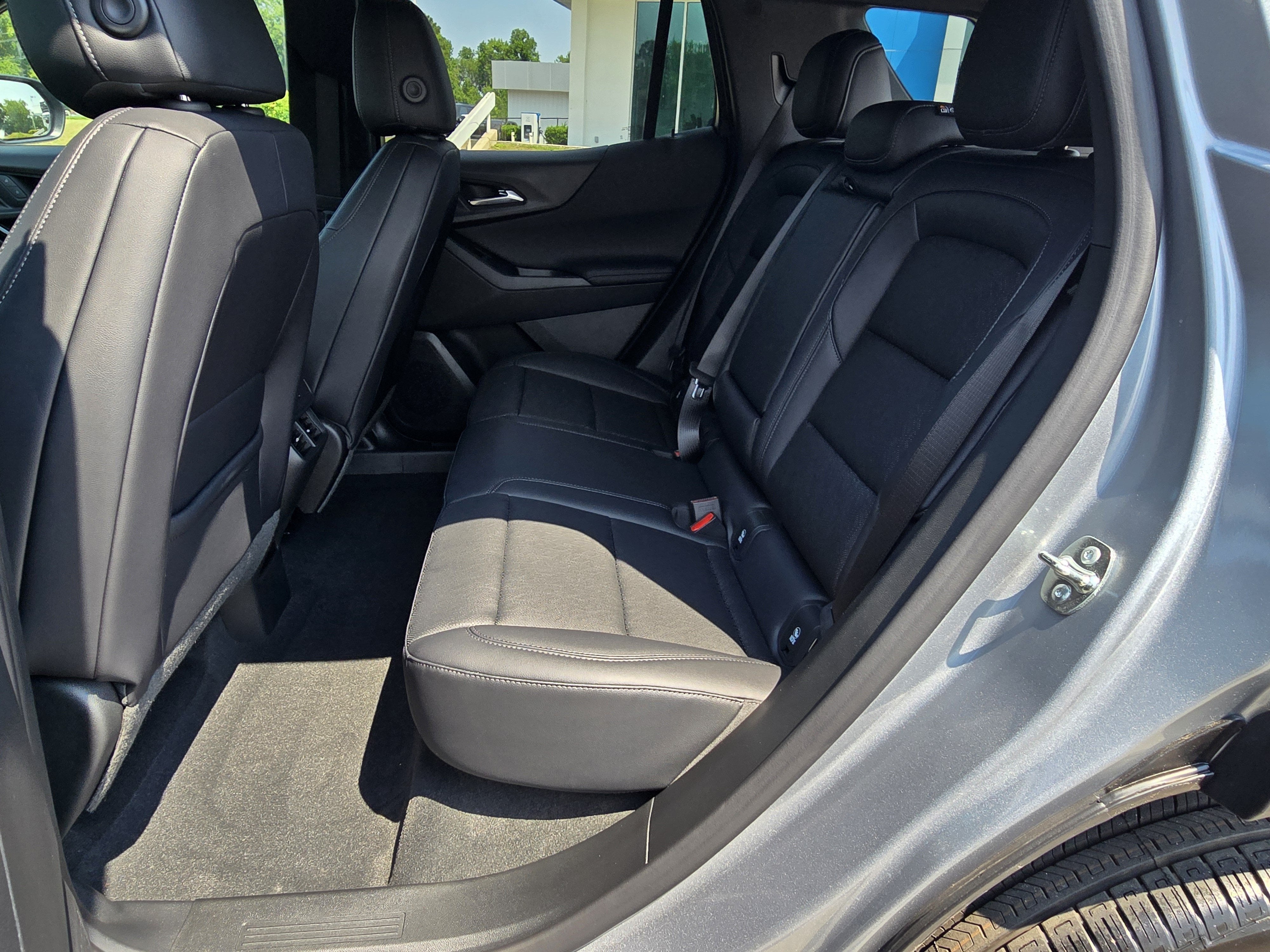 2027 Chevrolet Equinox LT - Photo 9