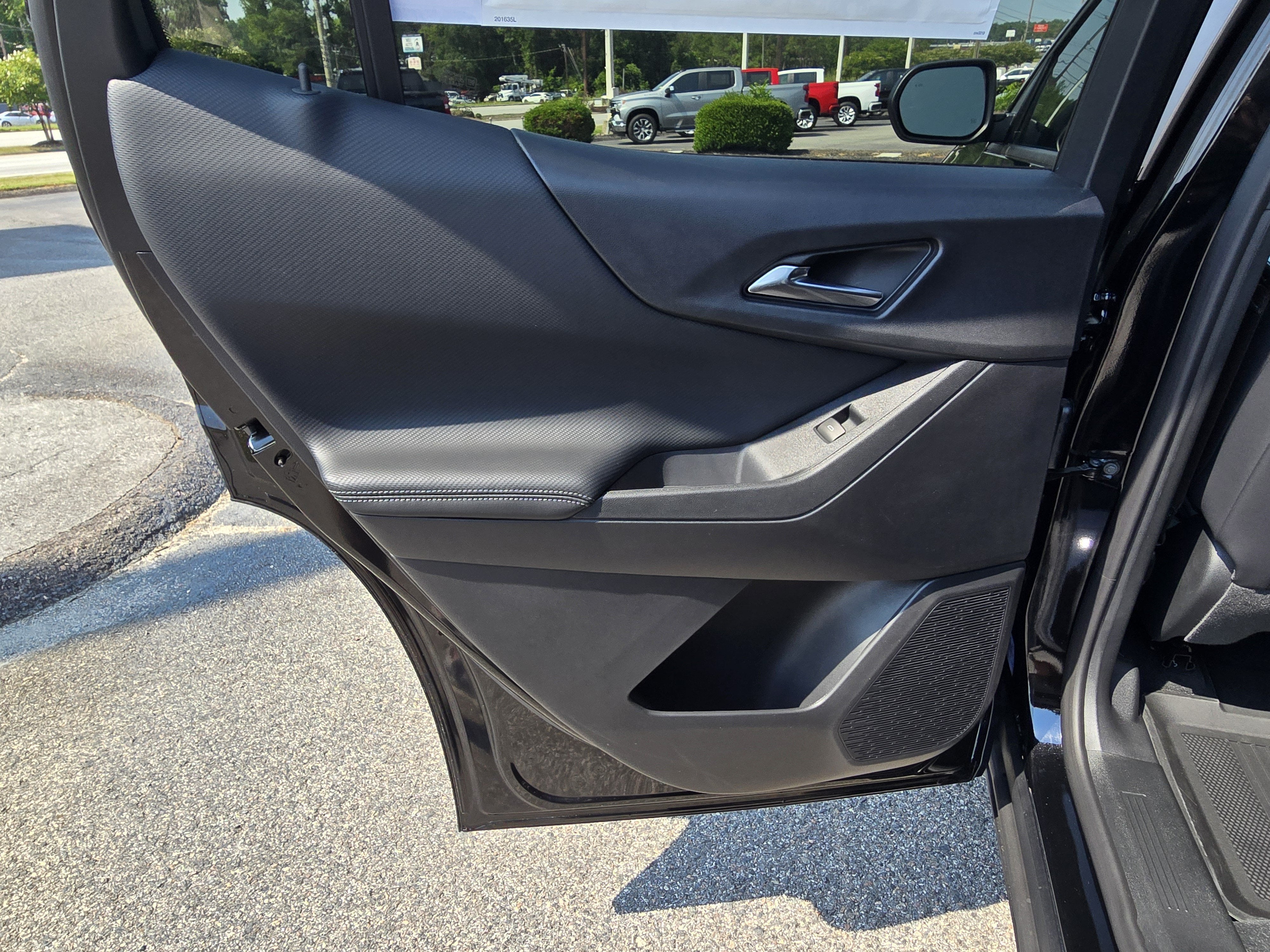 2027 Chevrolet Equinox LT - Photo 10
