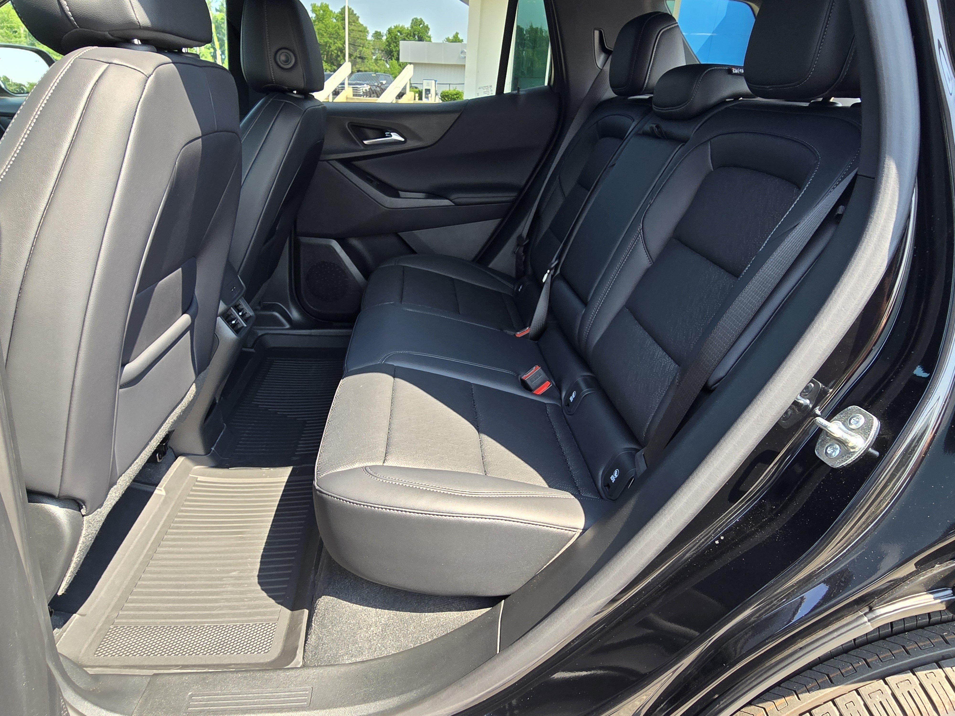 2027 Chevrolet Equinox LT - Photo 9