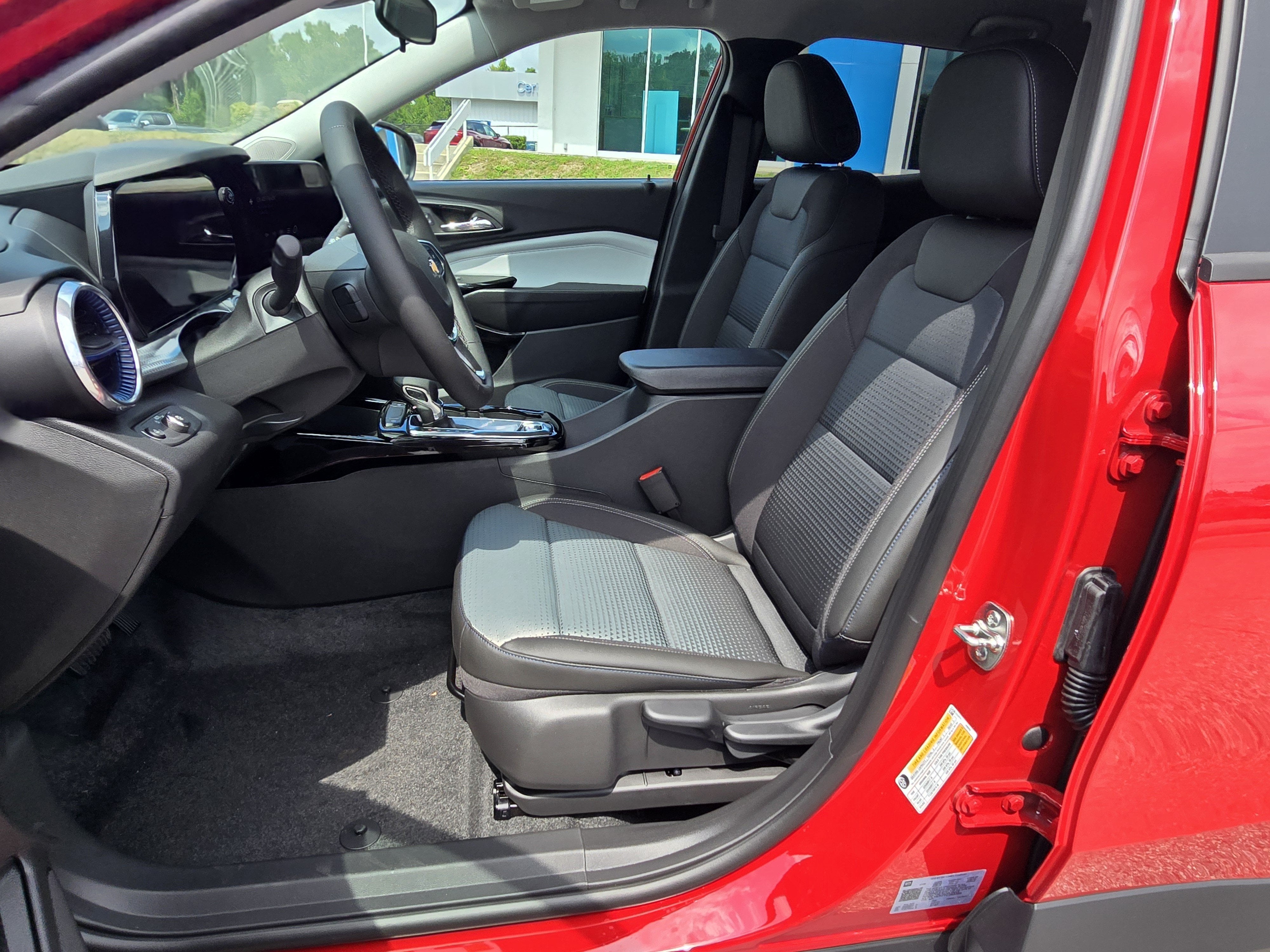 2026 Chevrolet Trax LT - Photo 7