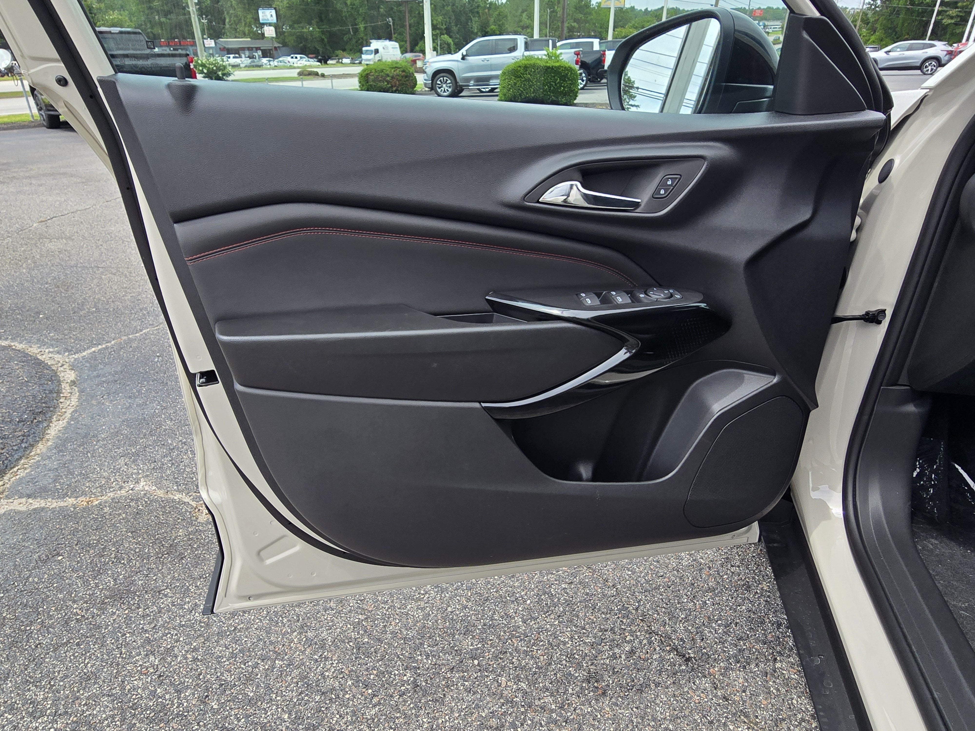 2026 Chevrolet Trax RS - Photo 8