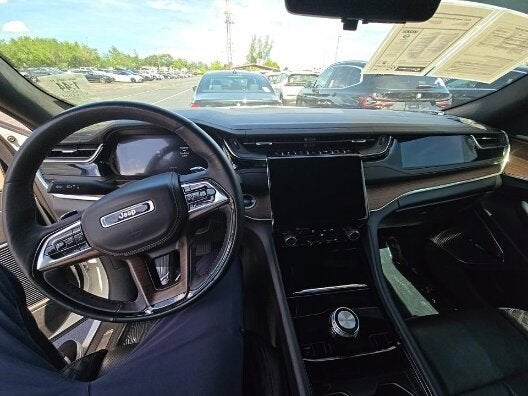 2022 Jeep Grand Cherokee Summit 4x2