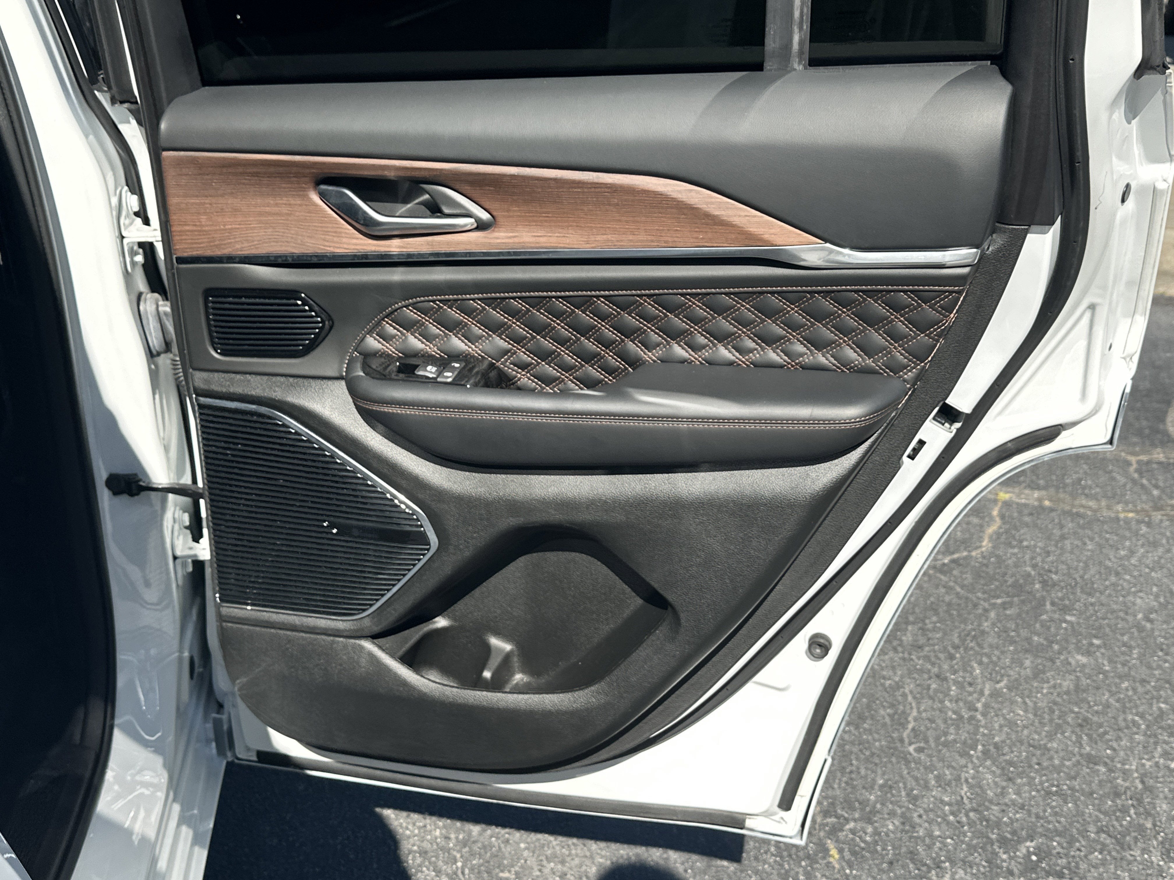 2022 Jeep Grand Cherokee Summit 4x2