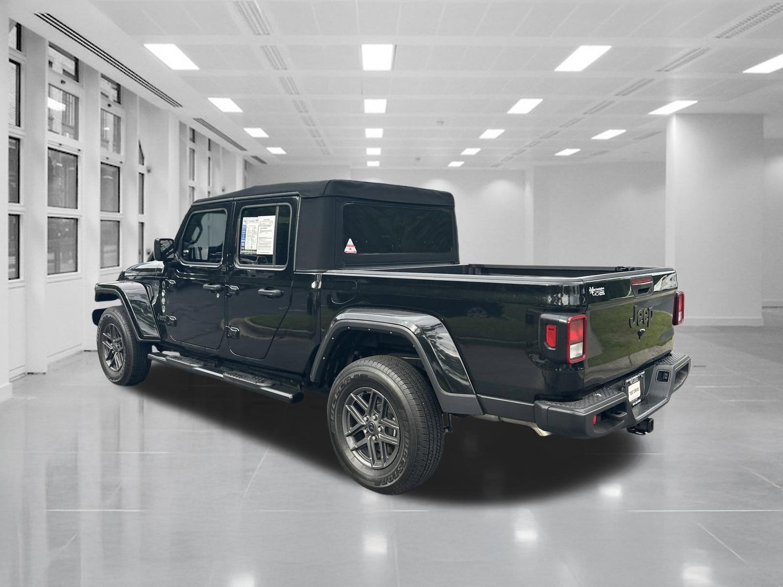 2024 Jeep Gladiator Sport S