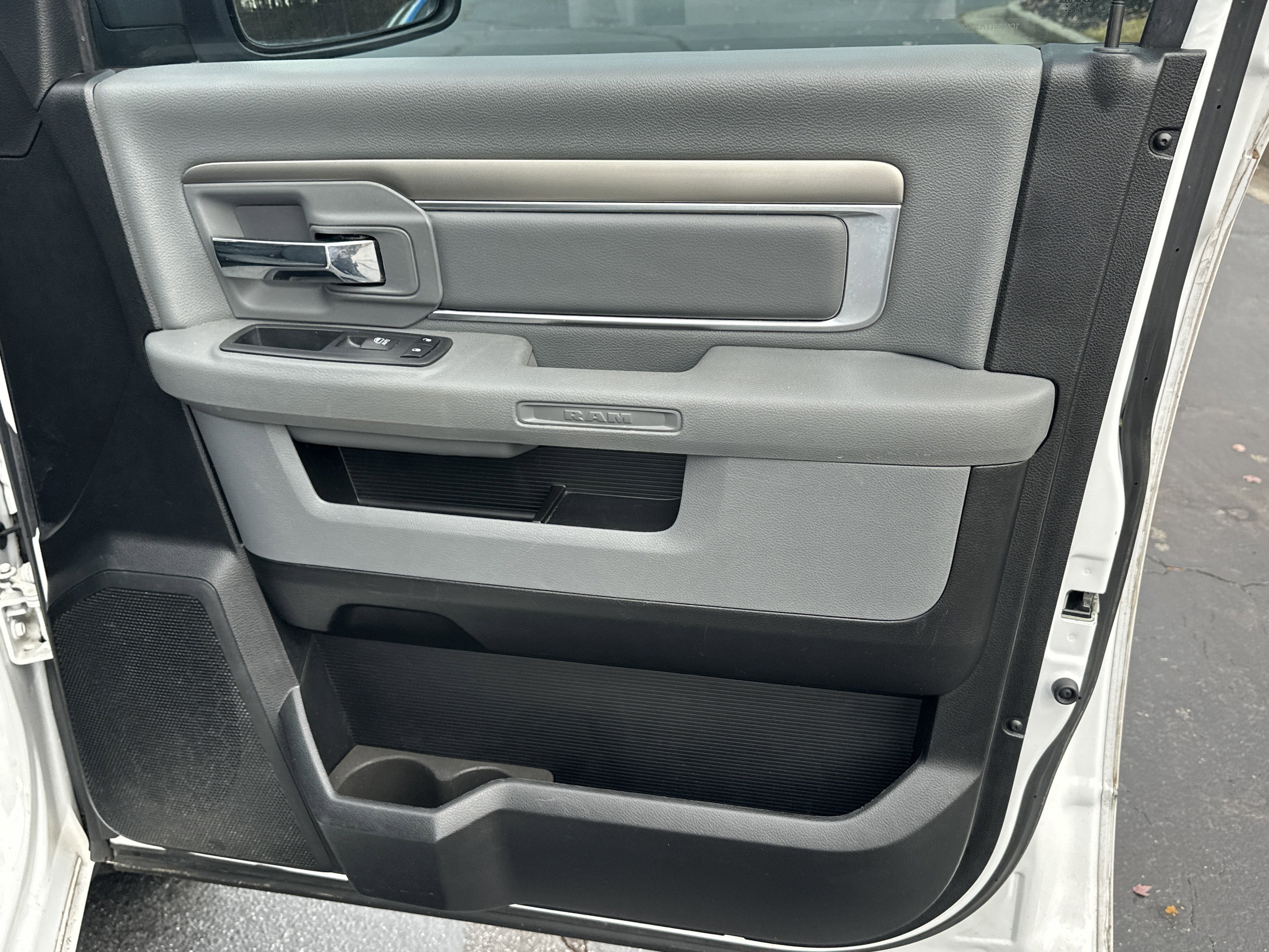 2020 RAM 1500 Classic SLT Crew Cab 4x2 6'4" Box