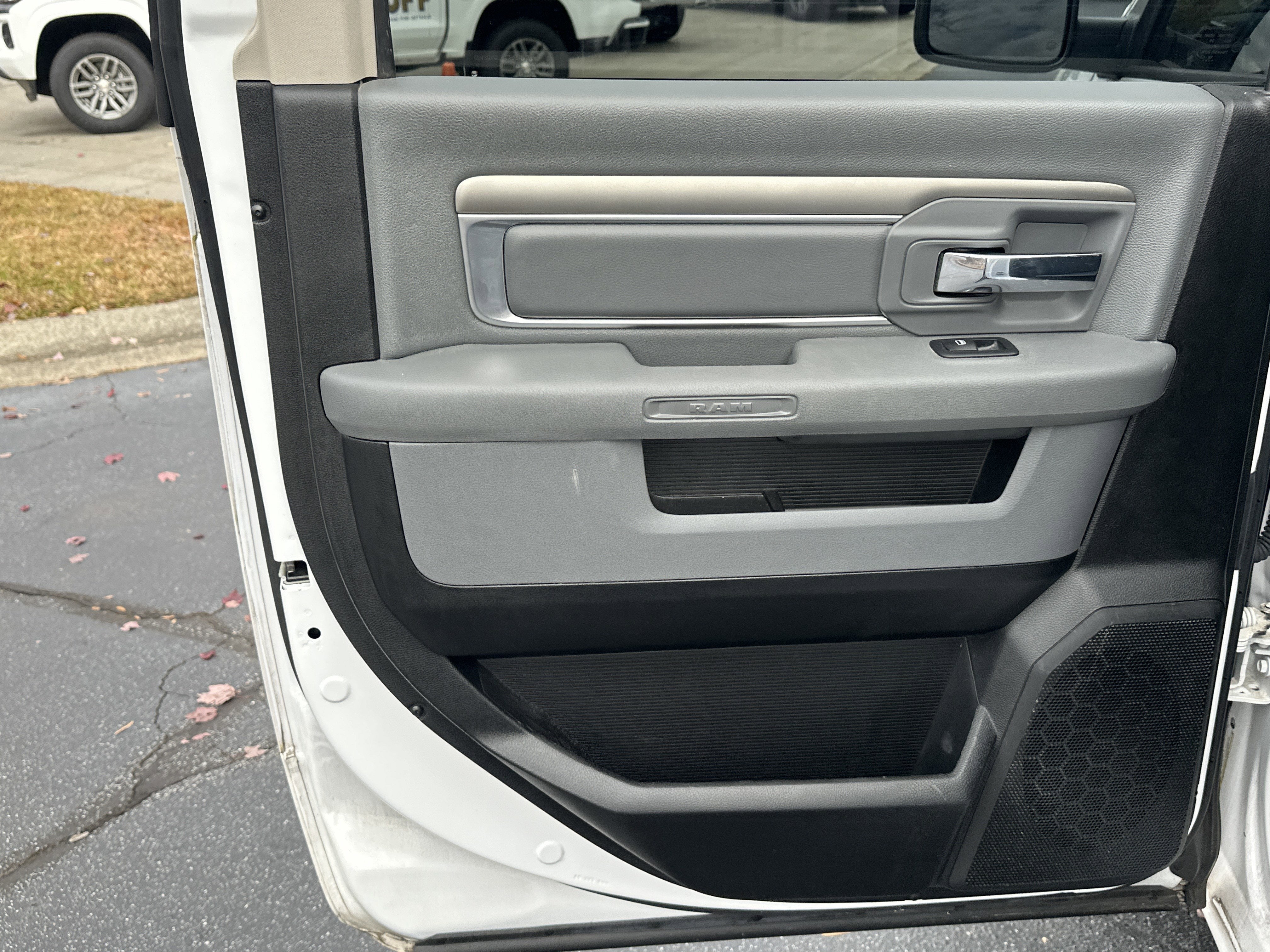 2020 RAM 1500 Classic SLT Crew Cab 4x2 6'4" Box