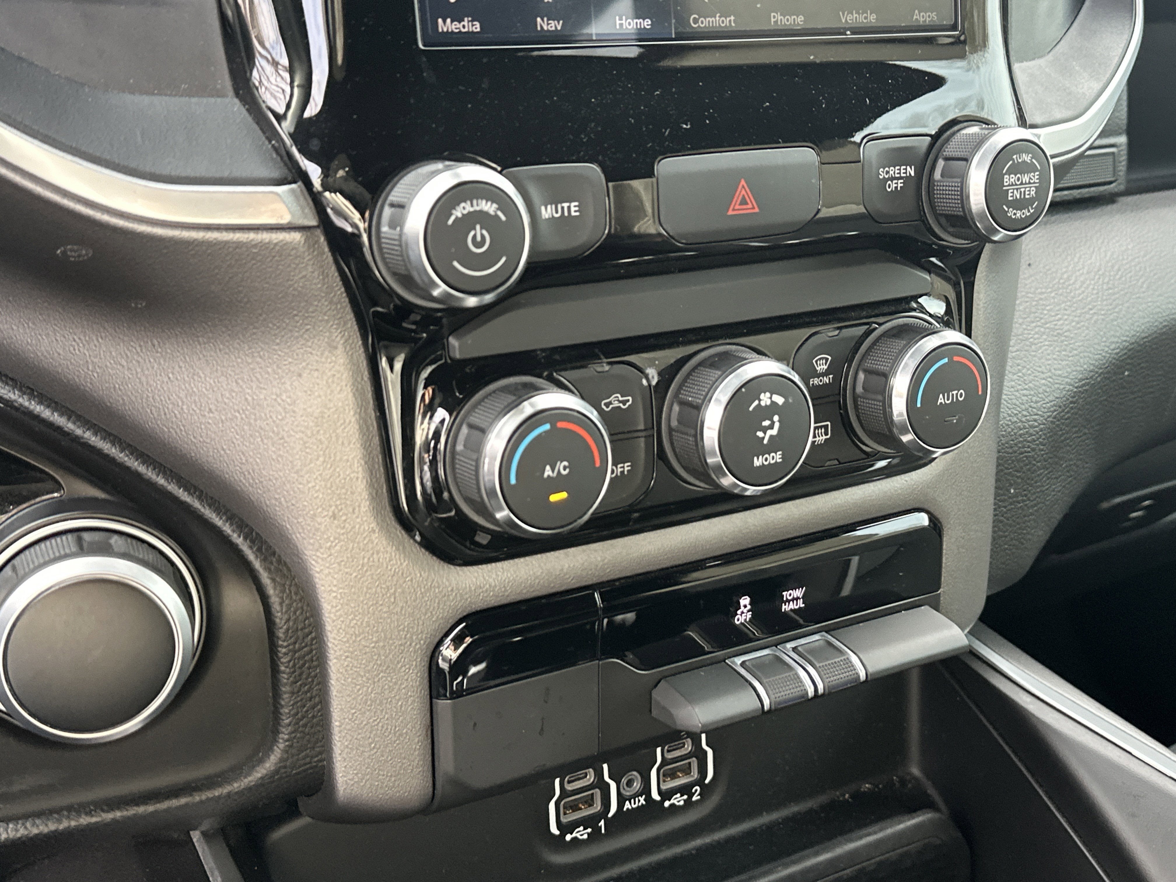 2022 RAM 1500 Big Horn Crew Cab 4x2 5'7" Box