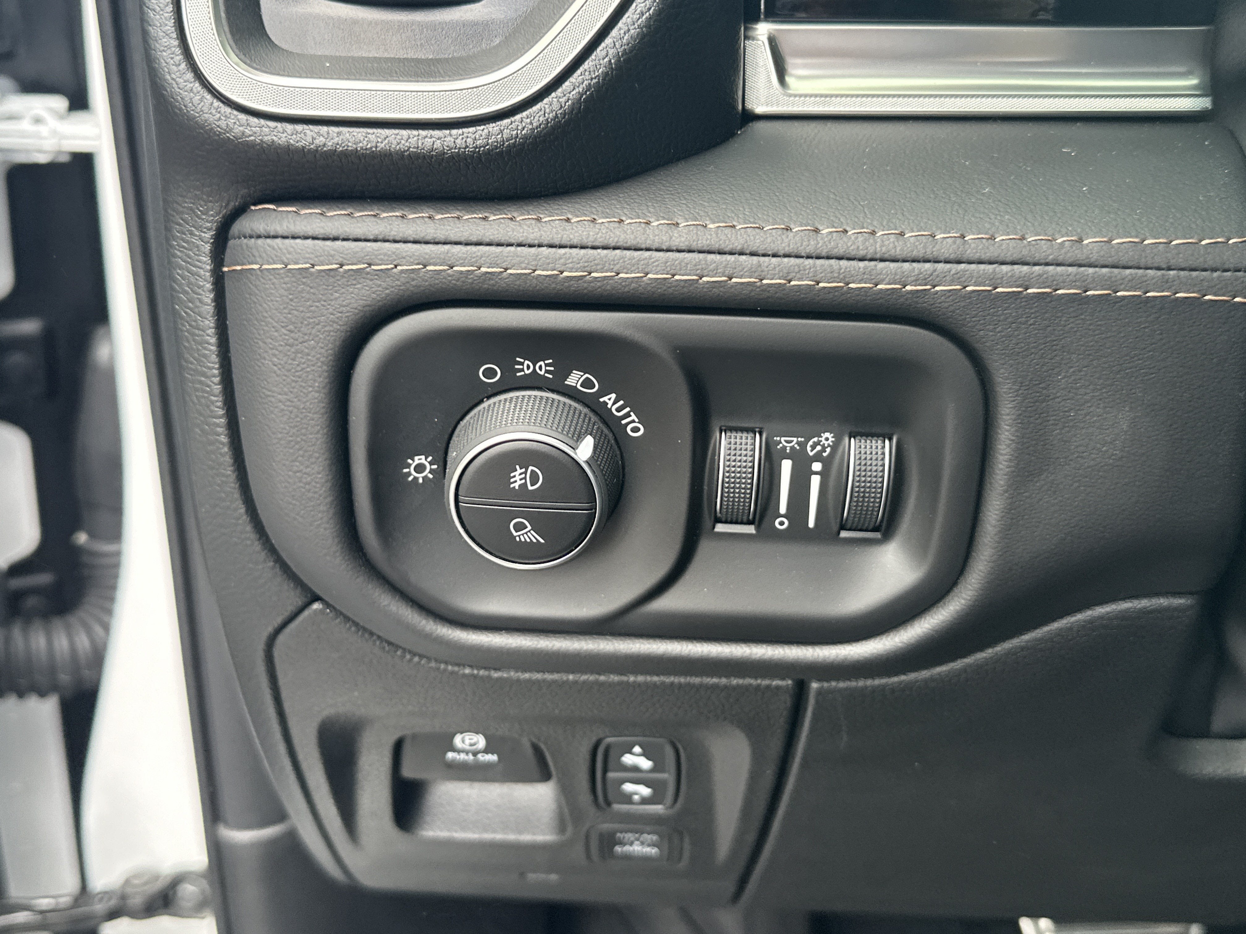2026 RAM 1500 Tungsten Crew Cab 4x4 5'7" Box