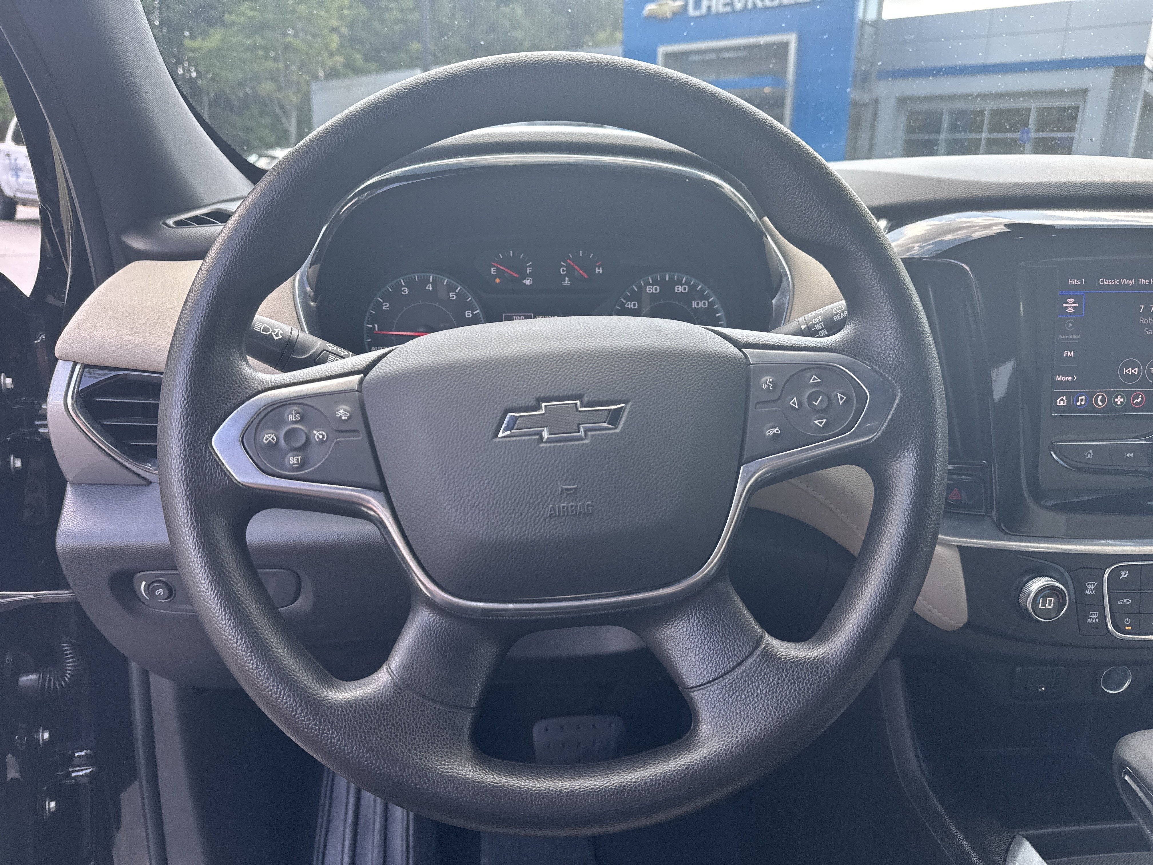 2023 Chevrolet Traverse LS