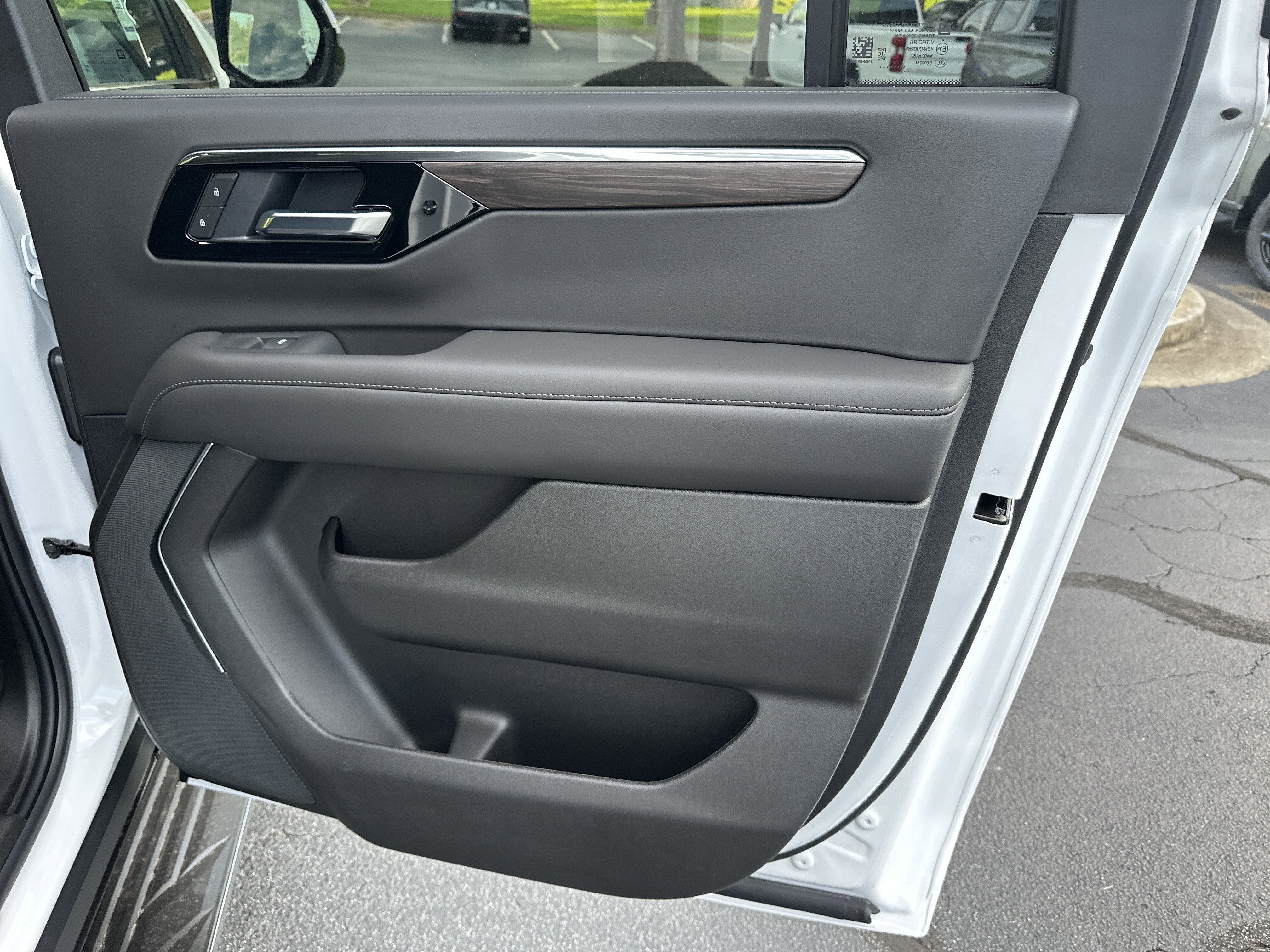 2025 Chevrolet Suburban LS