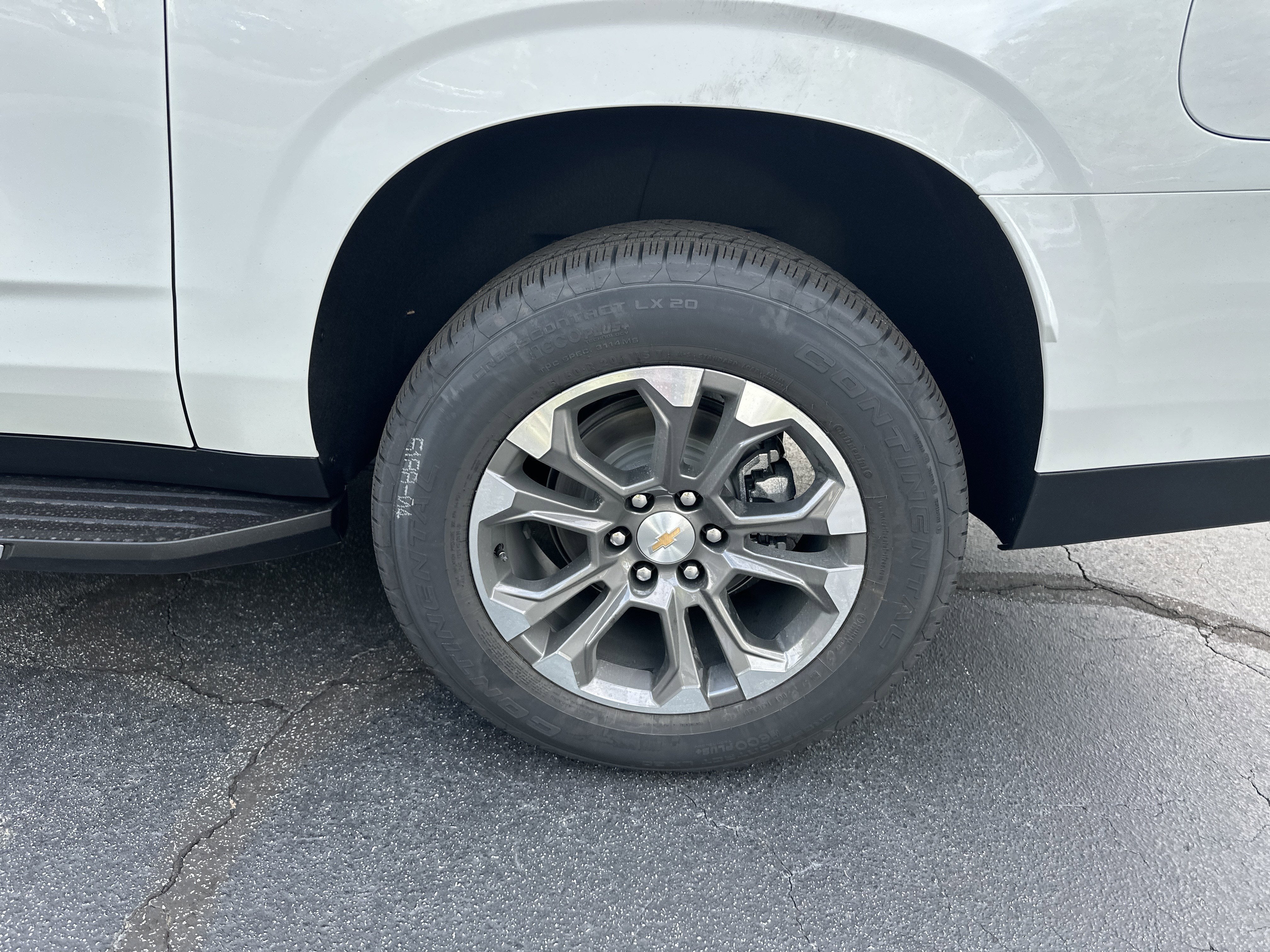 2025 Chevrolet Suburban LS