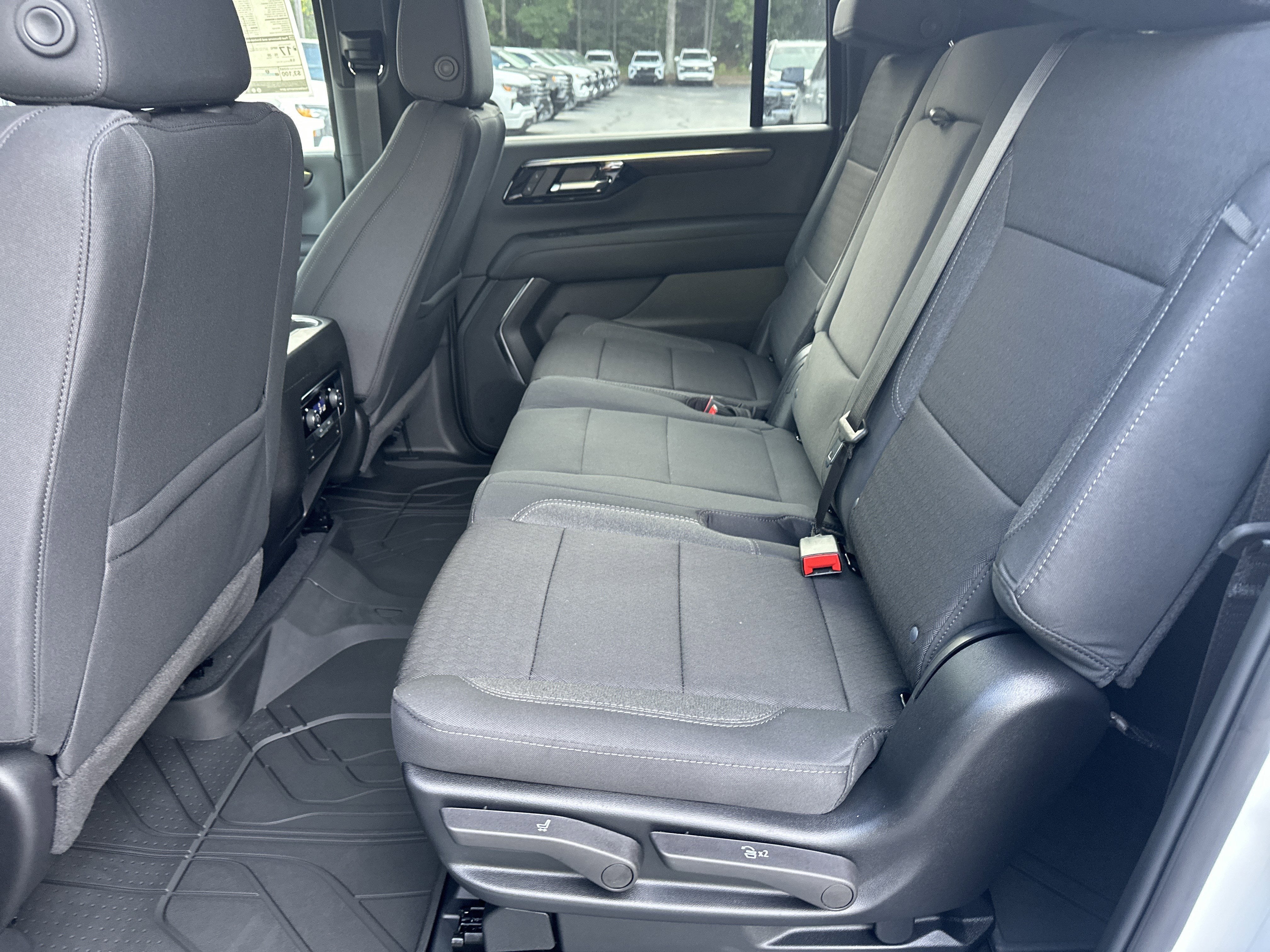 2025 Chevrolet Suburban LS