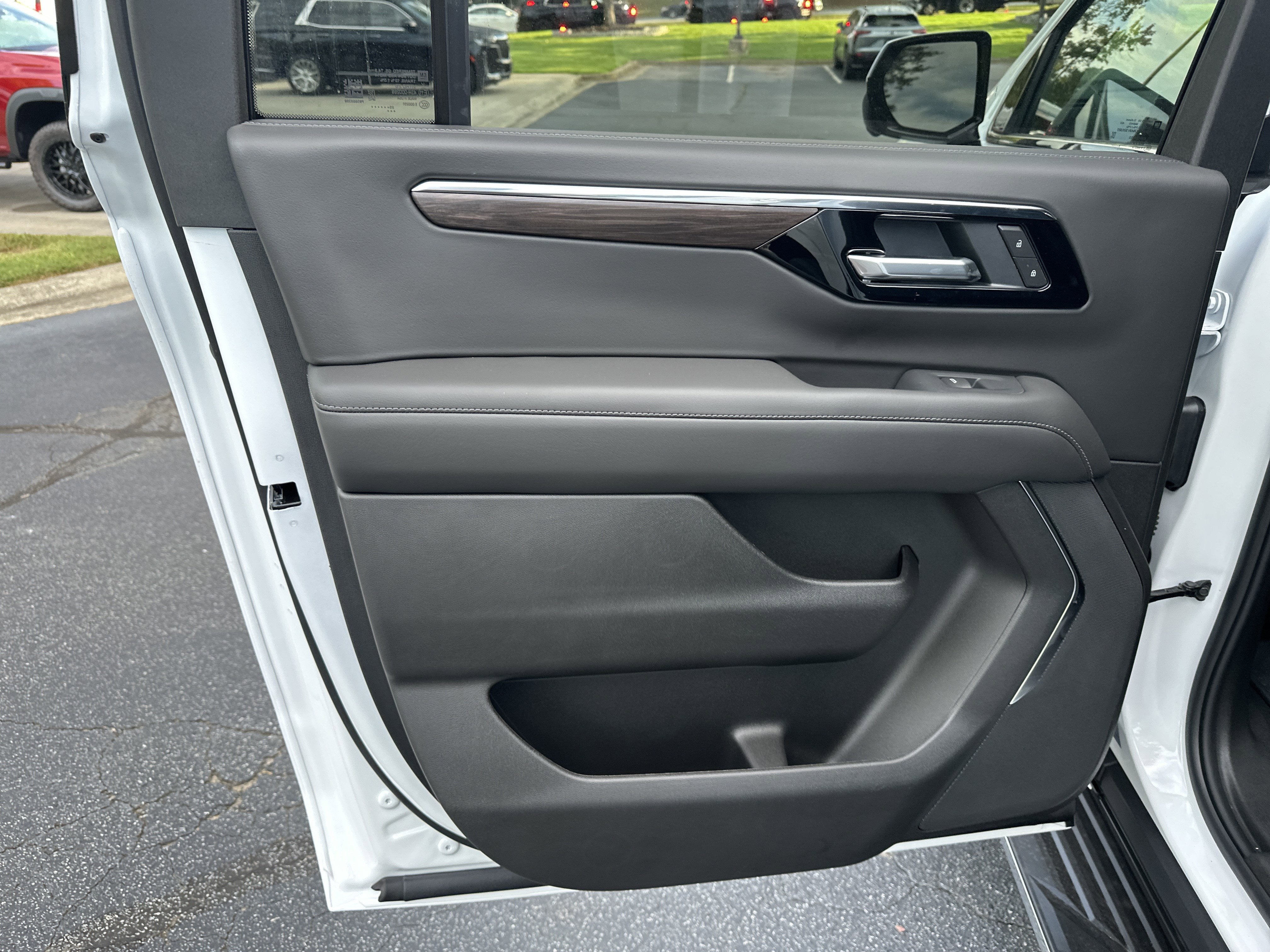 2025 Chevrolet Suburban LS