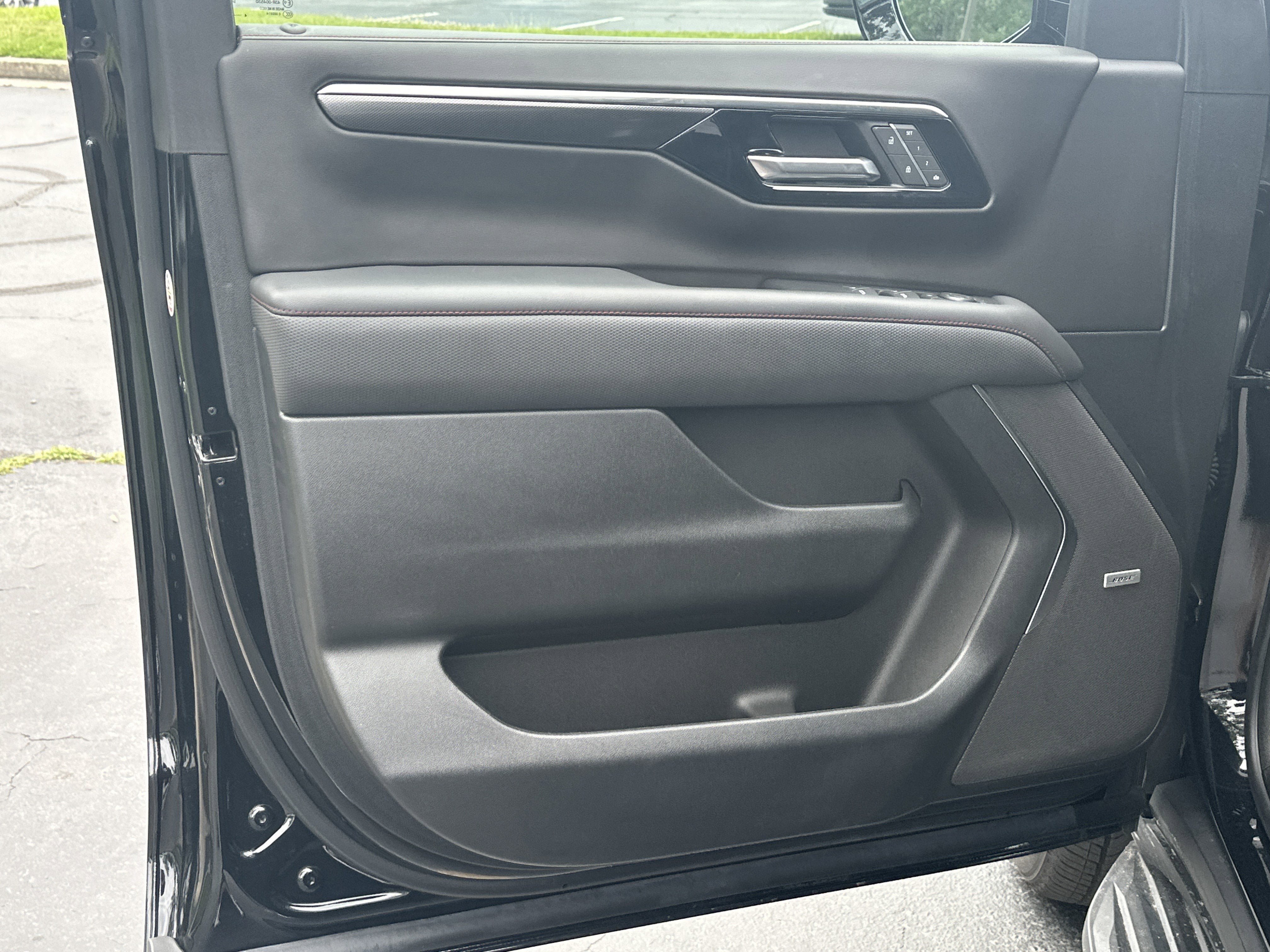 2025 Chevrolet Suburban RST