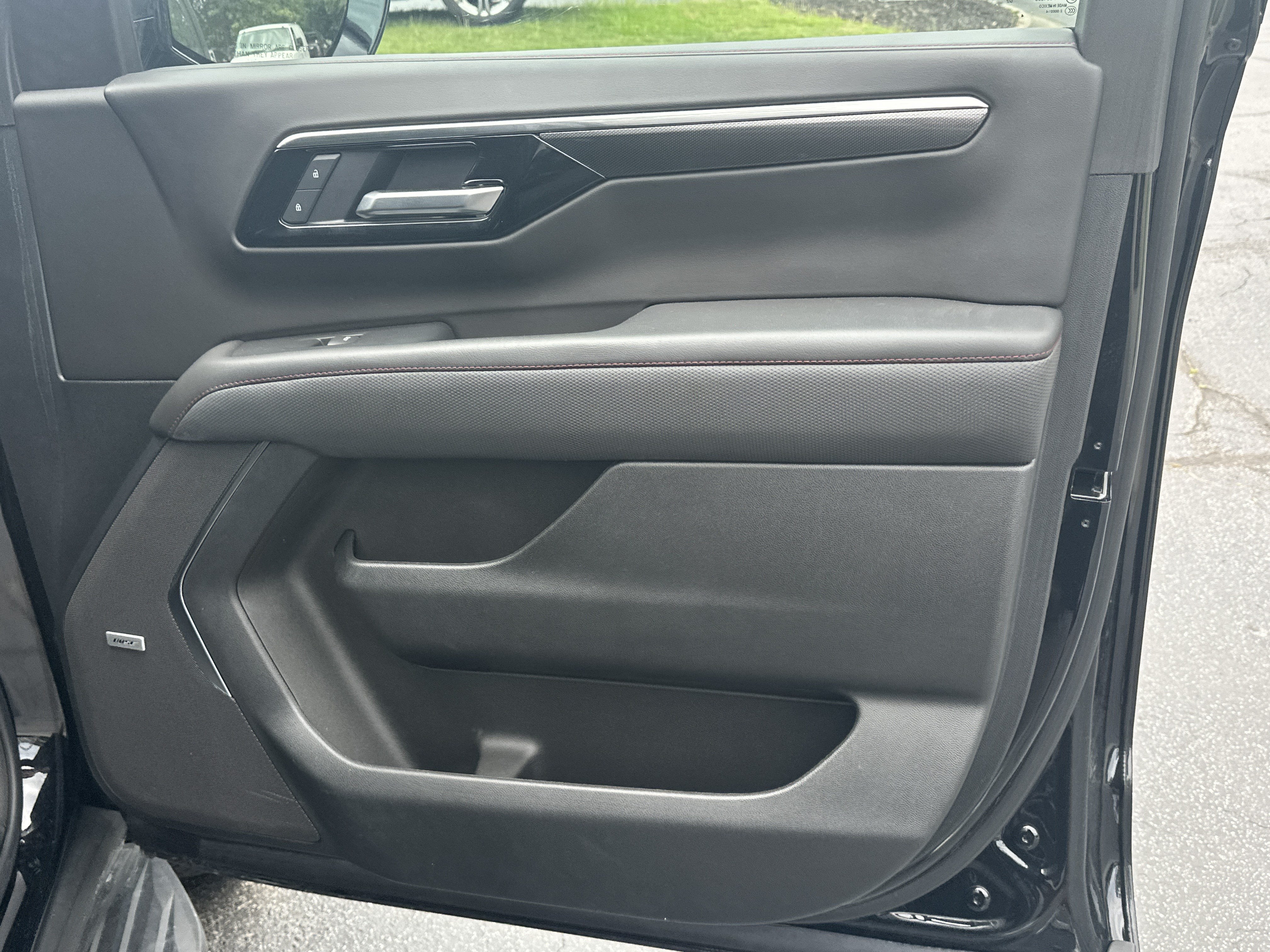 2025 Chevrolet Suburban RST