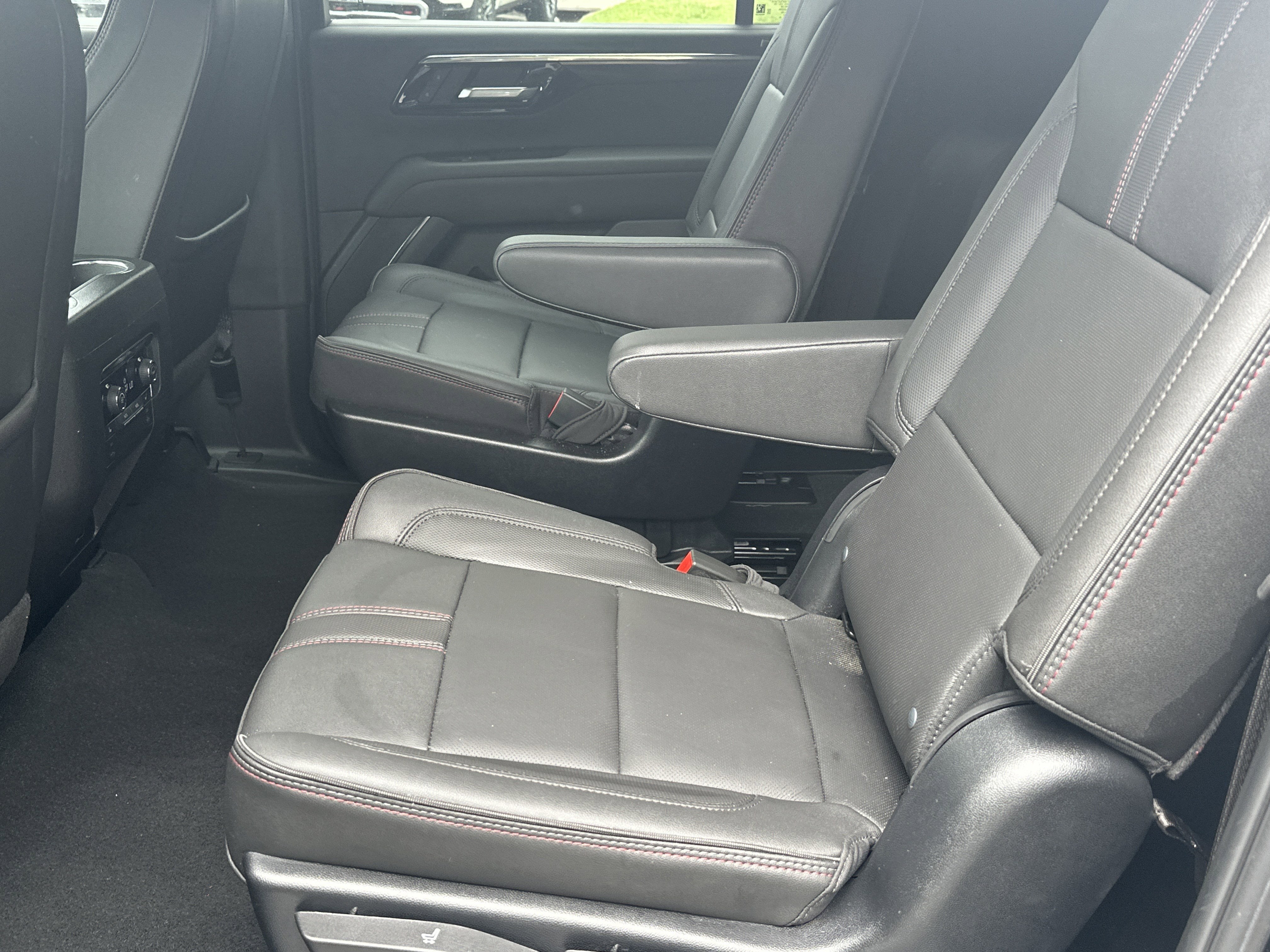 2025 Chevrolet Suburban RST