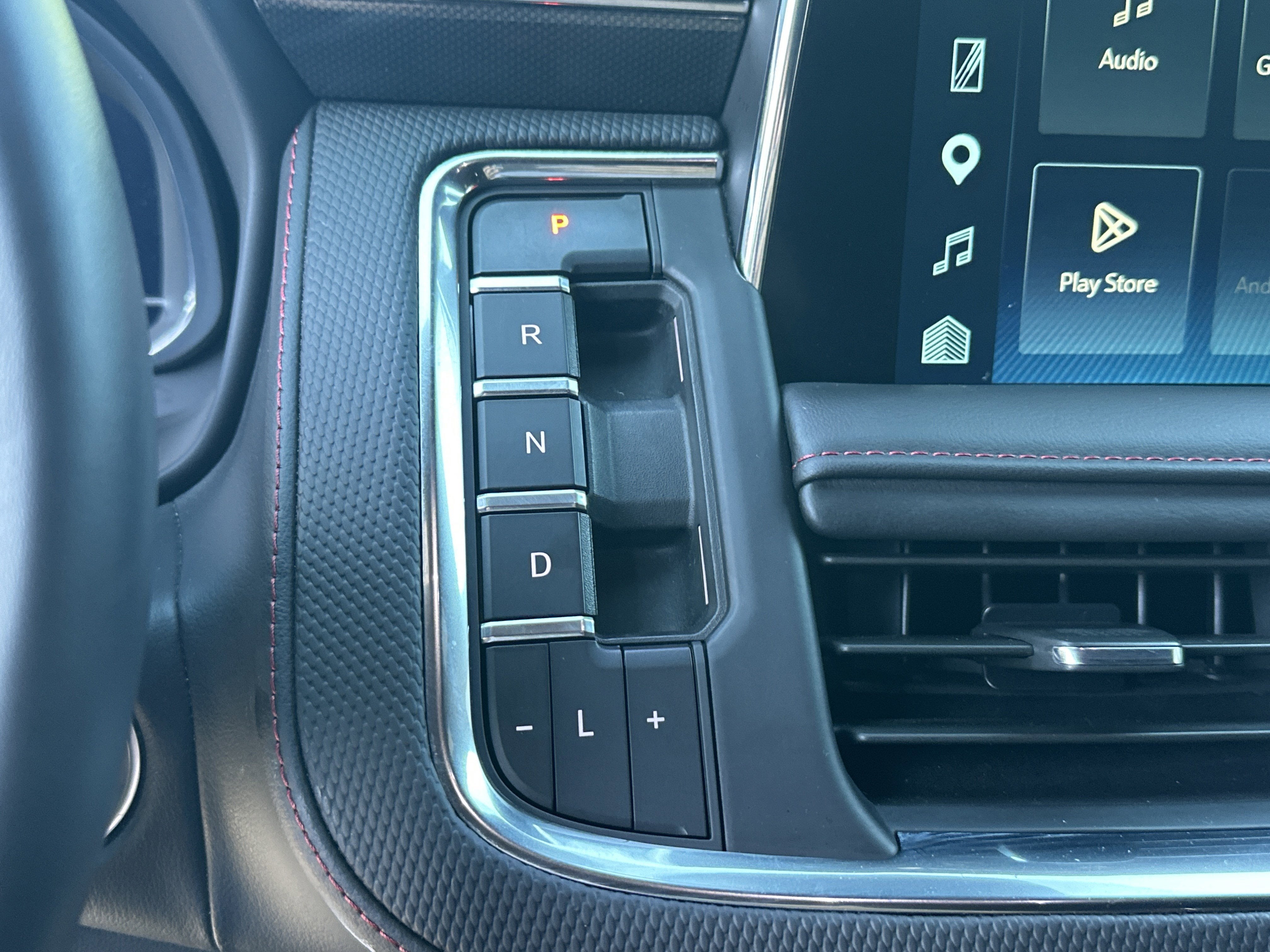 2024 Chevrolet Suburban RST