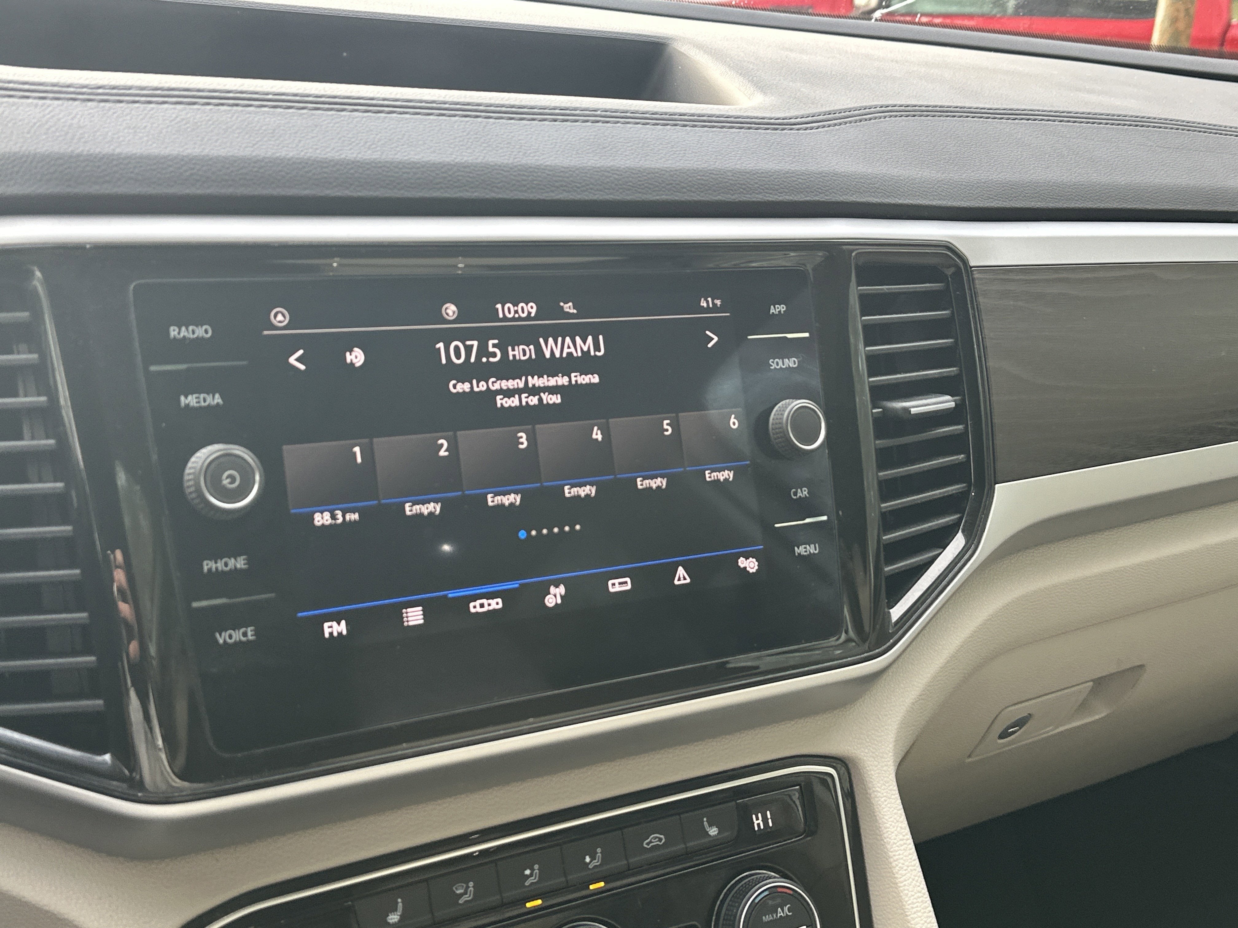 2022 Volkswagen Atlas 3.6L V6 SE w/Technology