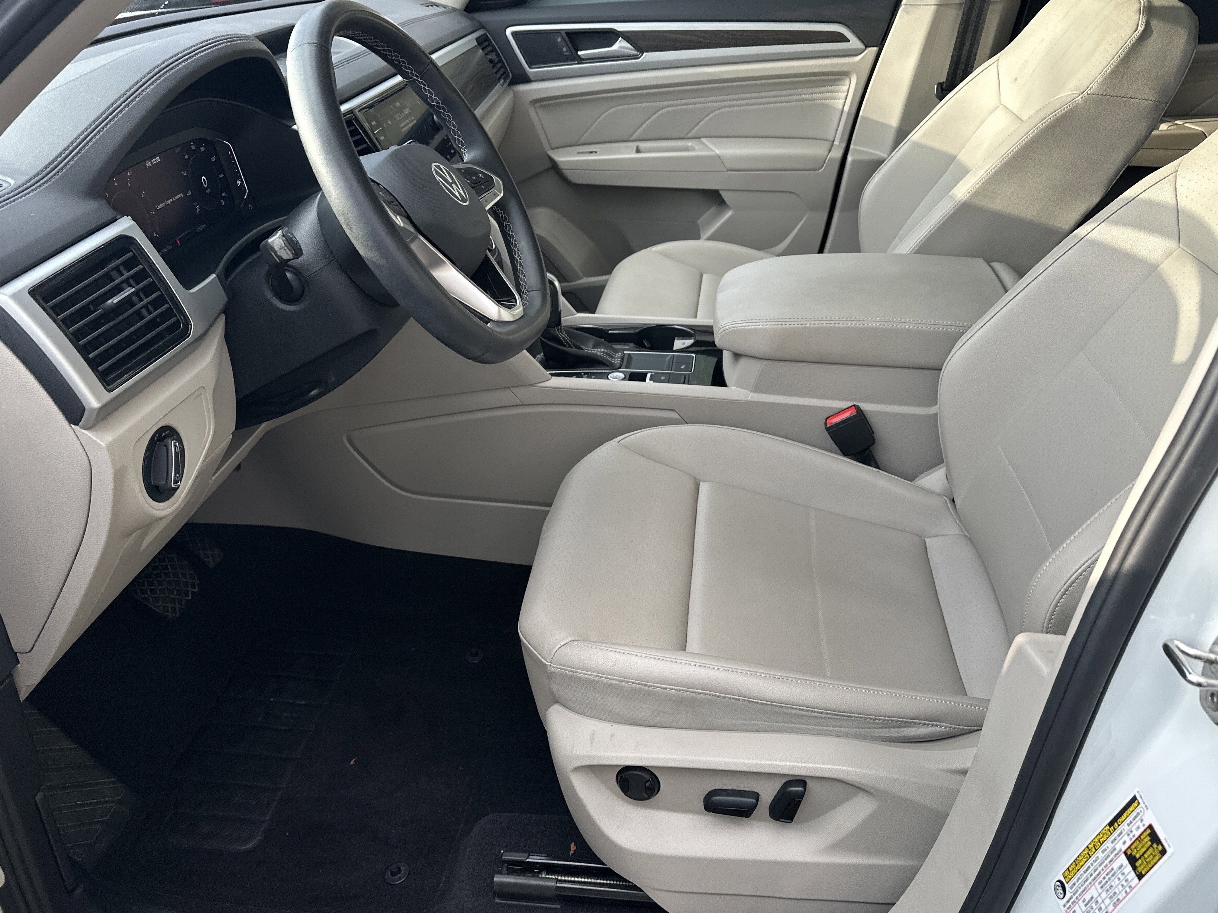 2022 Volkswagen Atlas 3.6L V6 SE w/Technology