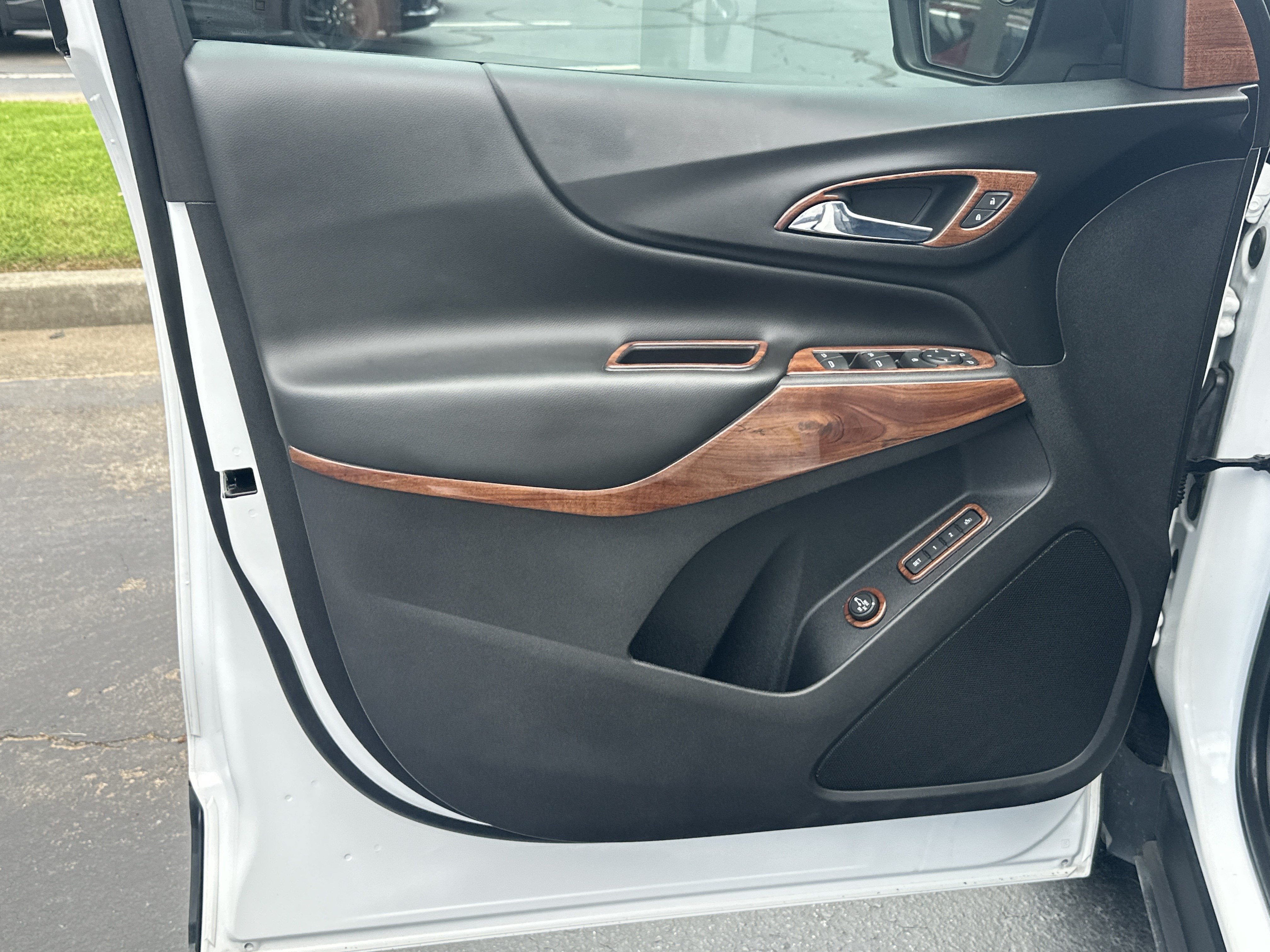 2020 Chevrolet Equinox LT - Photo 10