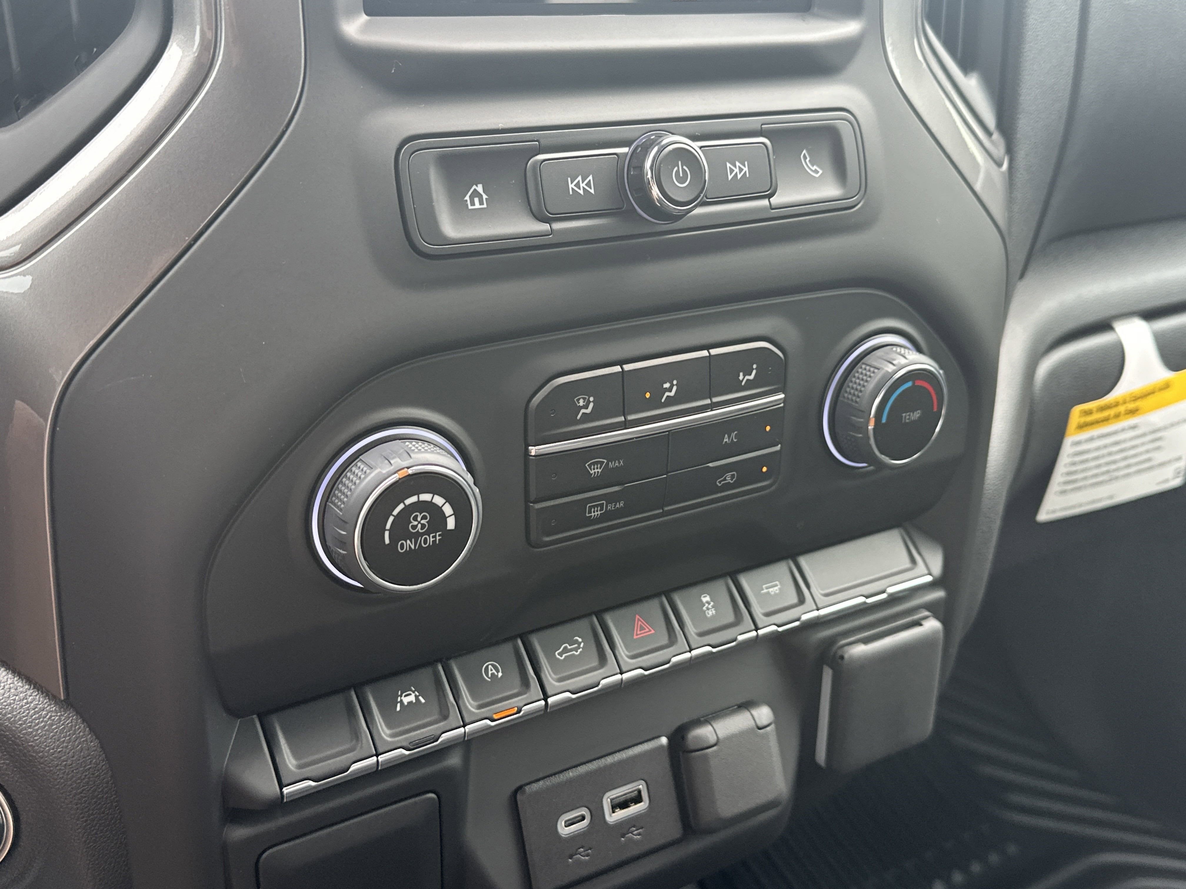 2025 Chevrolet Silverado 1500 Custom