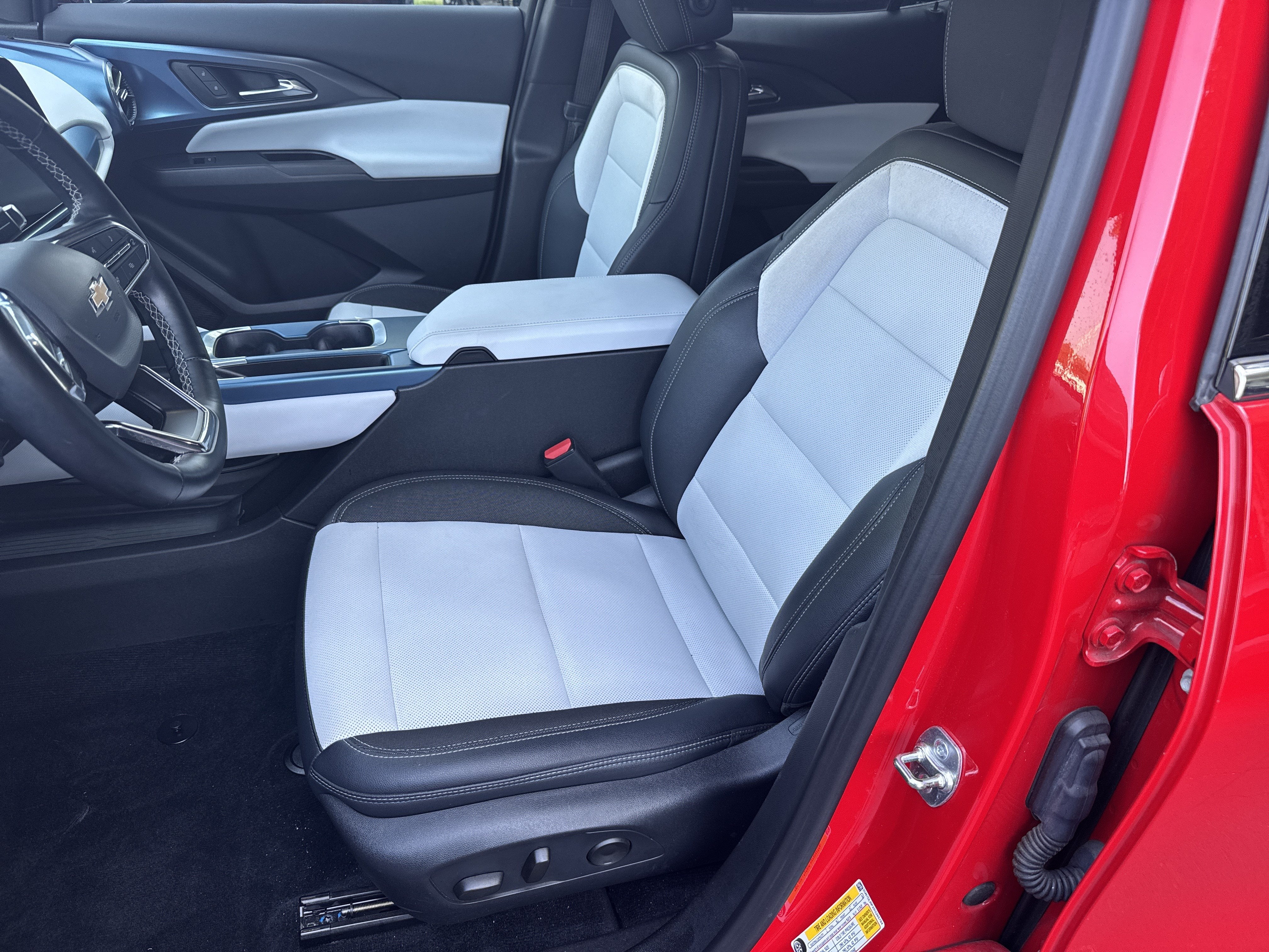 2024 Chevrolet Equinox EV LT - Photo 9