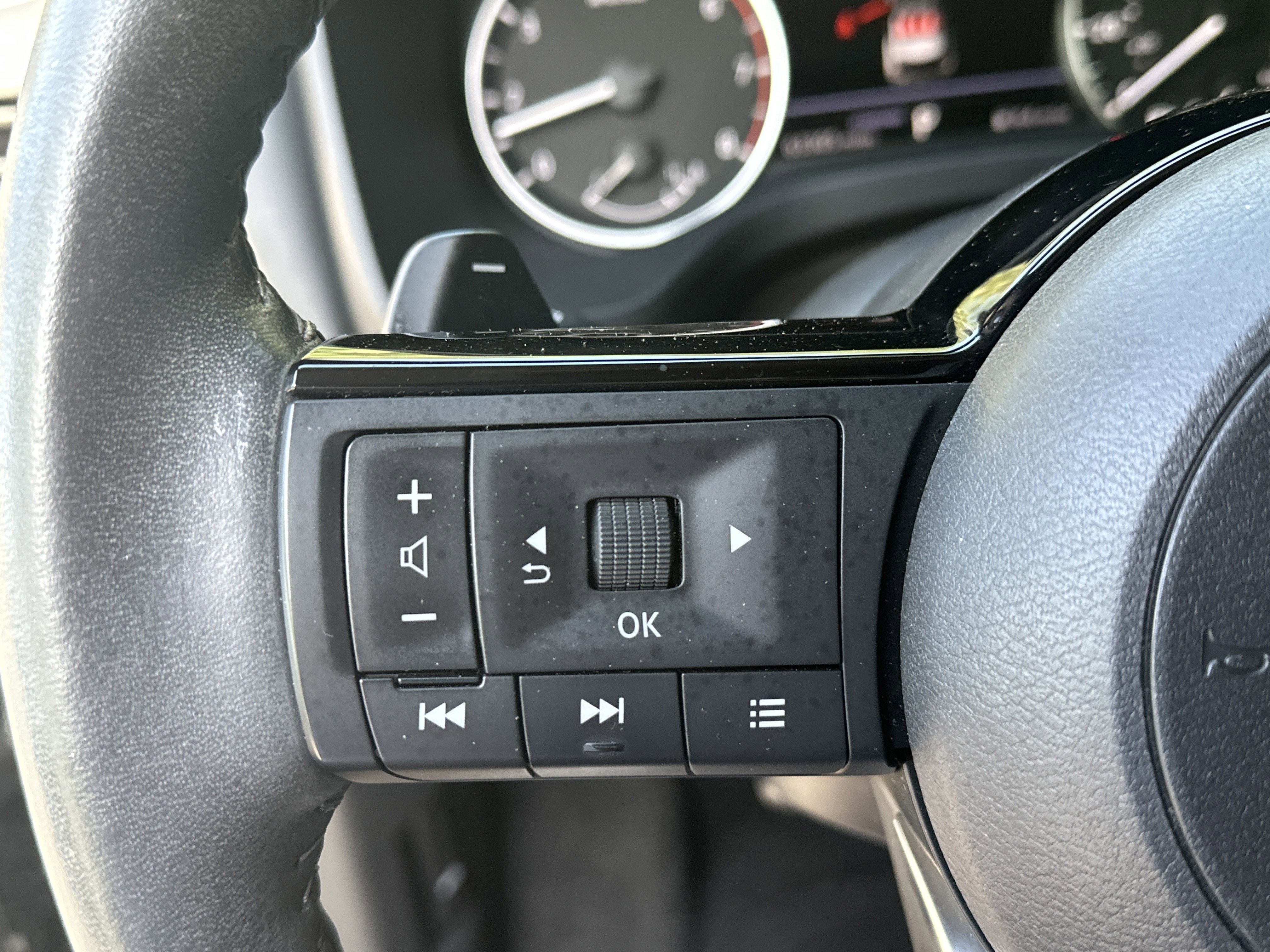 2023 Nissan Rogue SL FWD