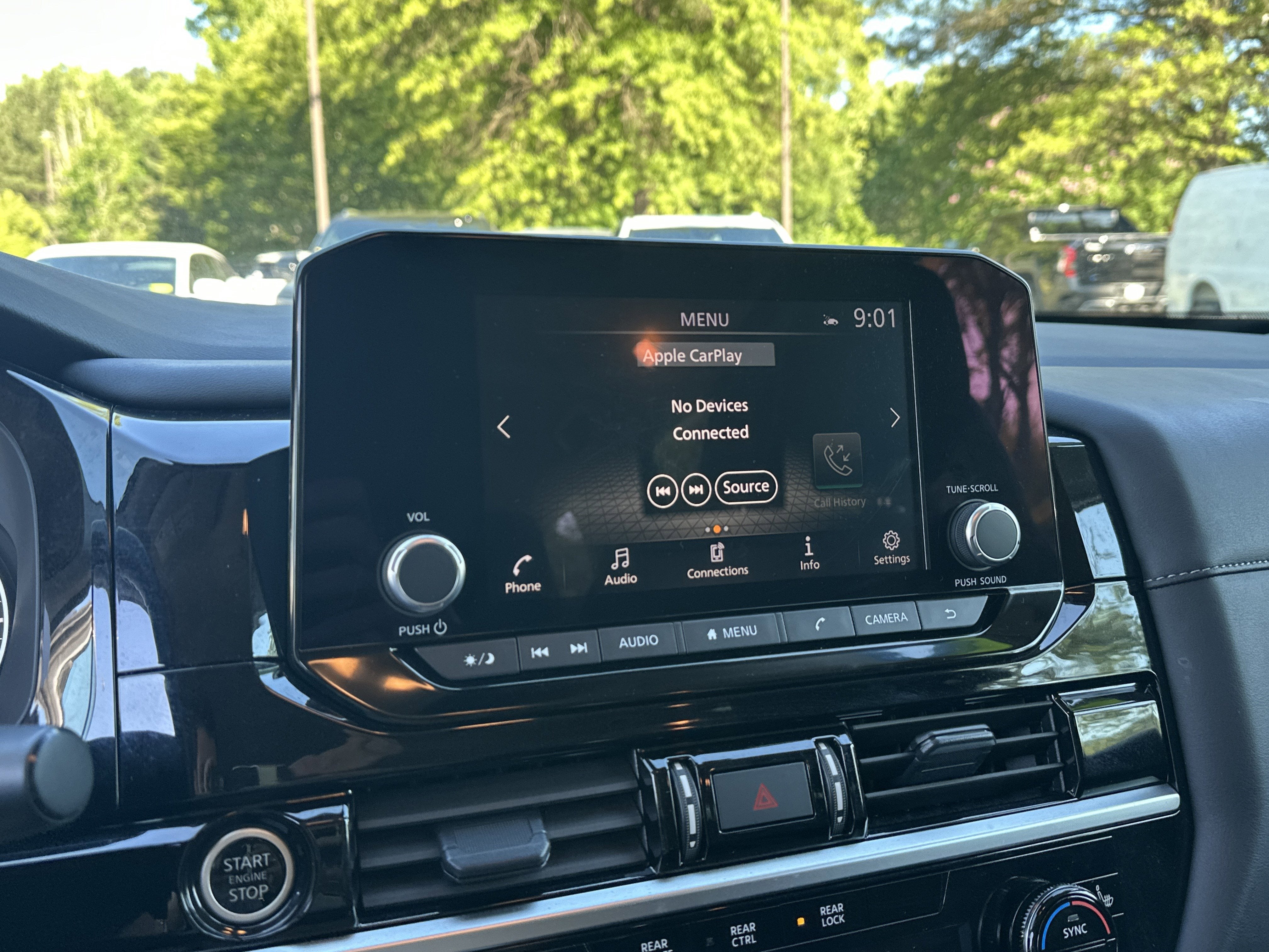 2024 Nissan Pathfinder SV