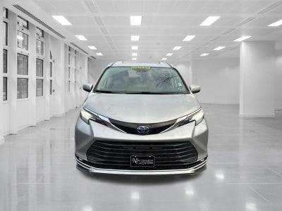 2022 Toyota Sienna XLE