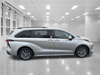 2022 Toyota Sienna XLE