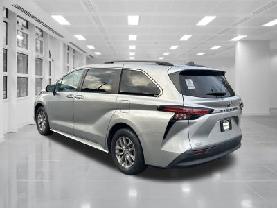 2022 Toyota Sienna XLE