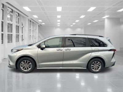 2022 Toyota Sienna XLE