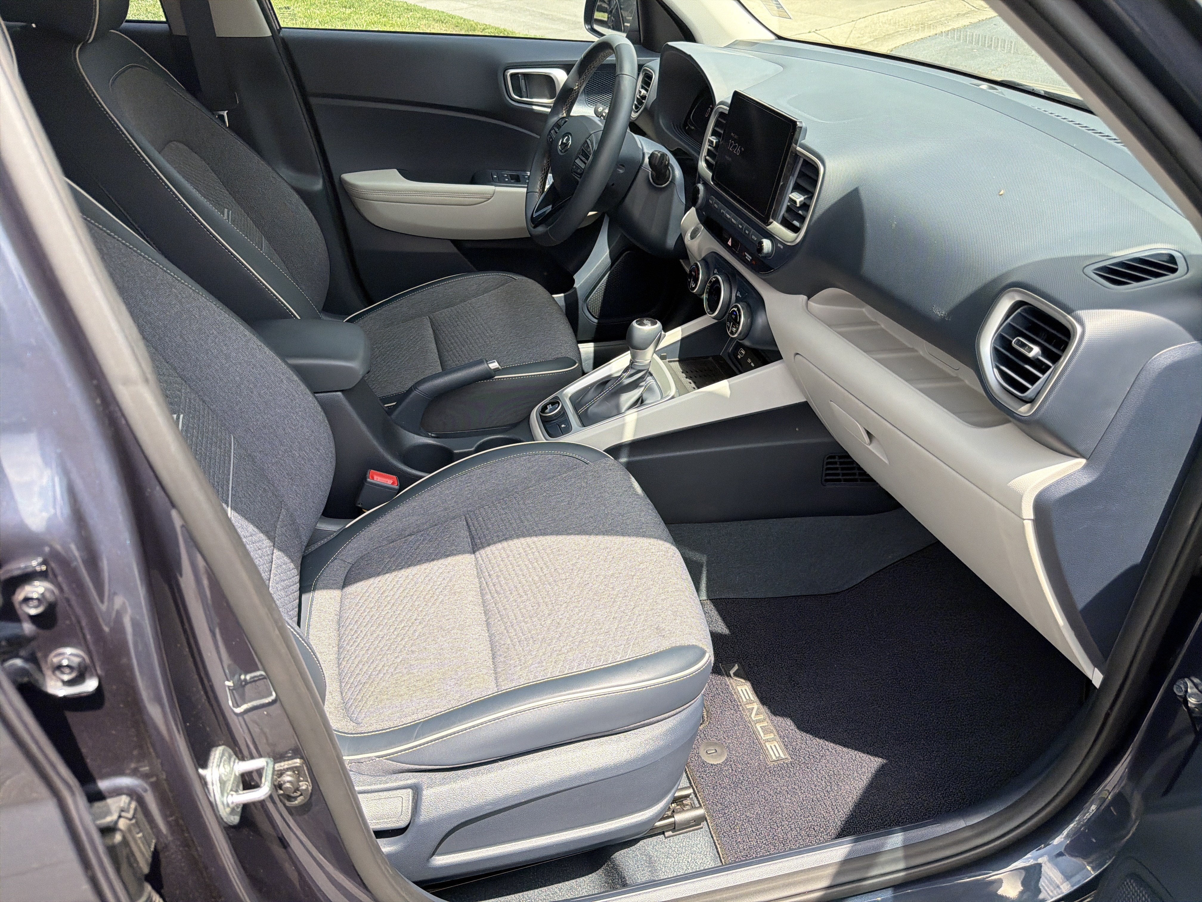 2023 Hyundai Venue Limited - Photo 13