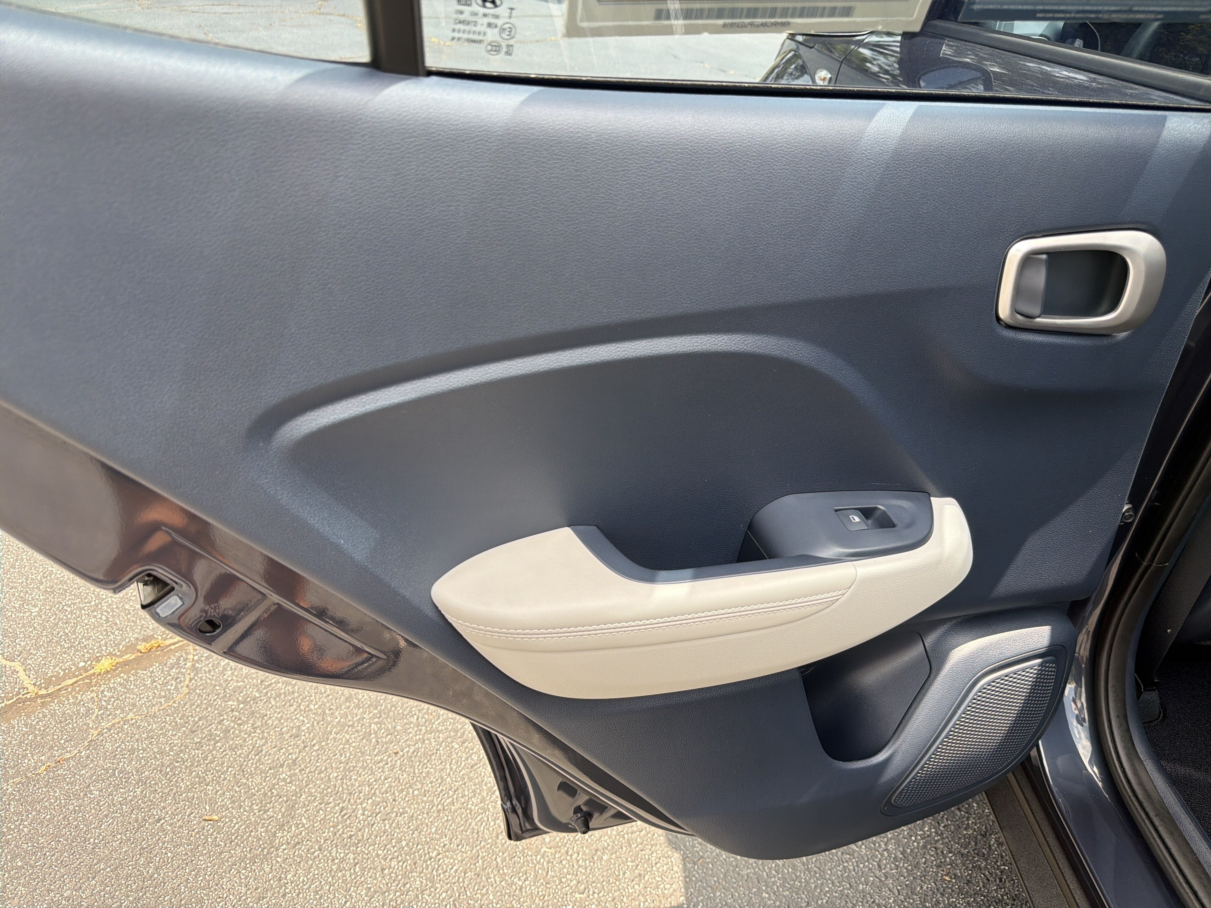 2023 Hyundai Venue Limited - Photo 21