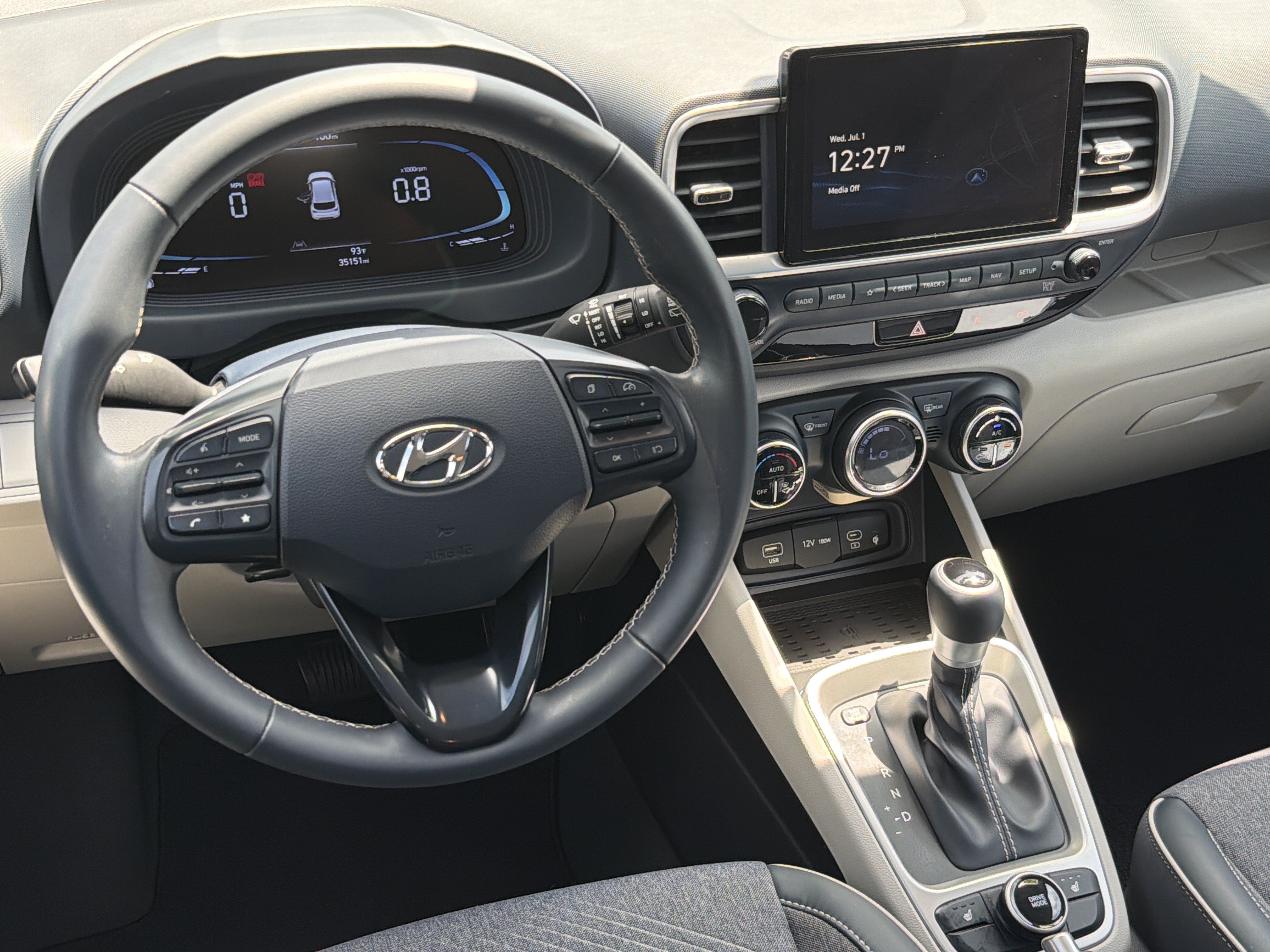 2023 Hyundai Venue Limited - Photo 22