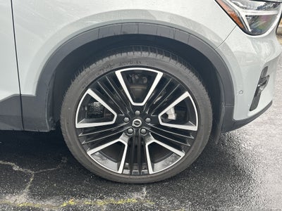 2025 Volvo XC40 Ultra Dark Theme