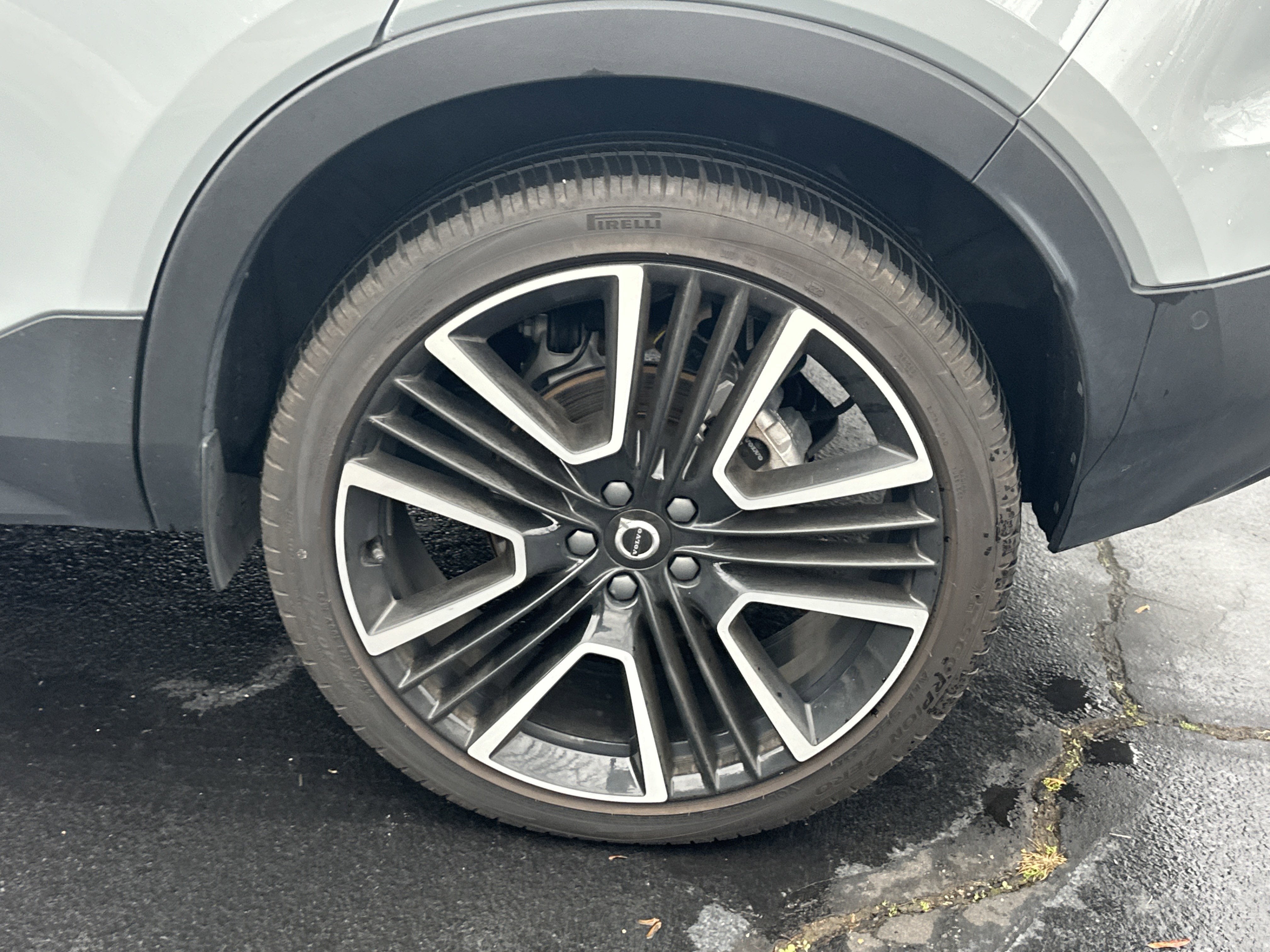 2025 Volvo XC40 Ultra Dark Theme