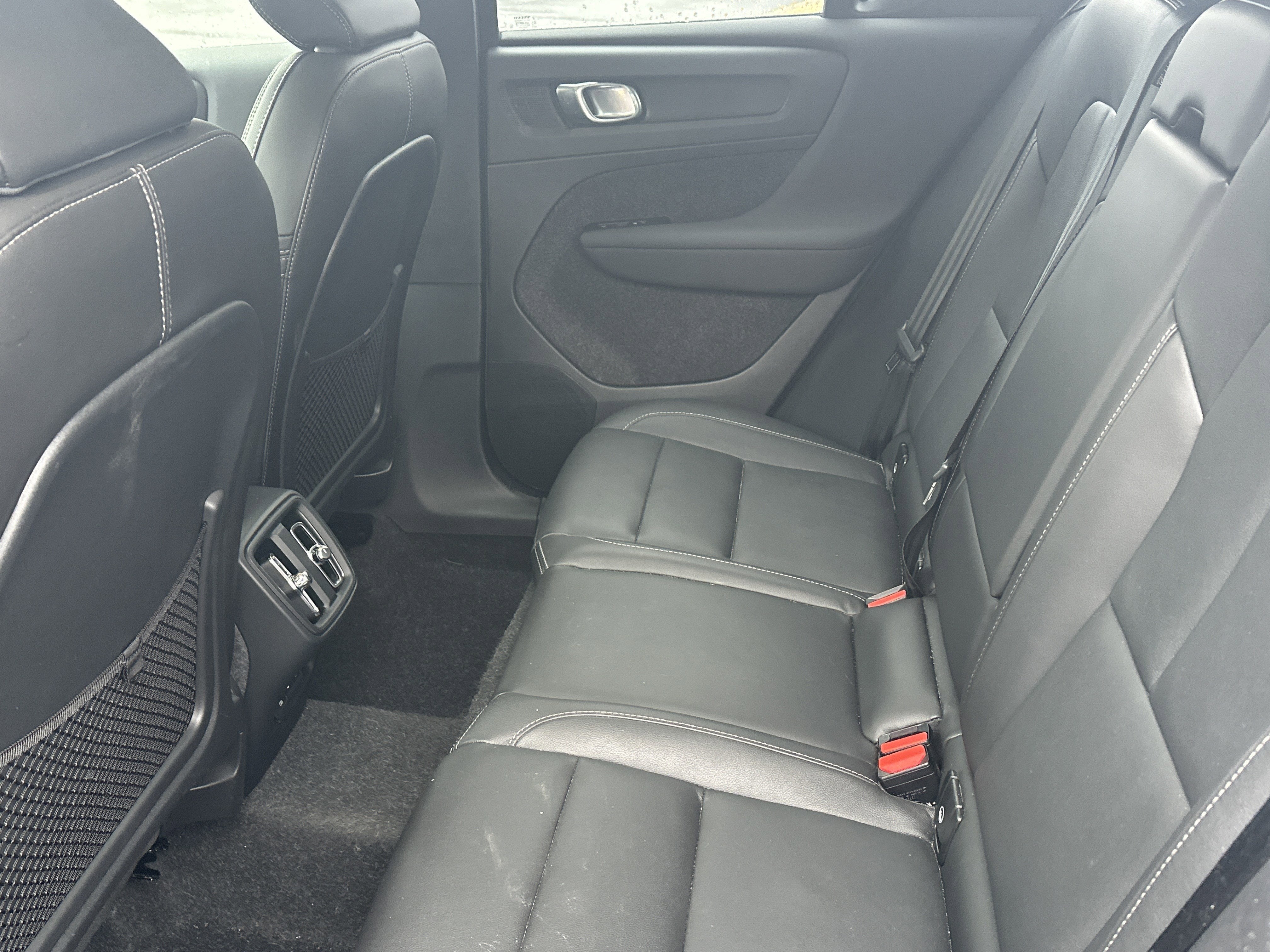 2025 Volvo XC40 Ultra Dark Theme