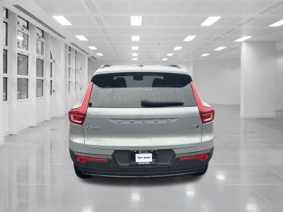 2025 Volvo XC40 Ultra Dark Theme