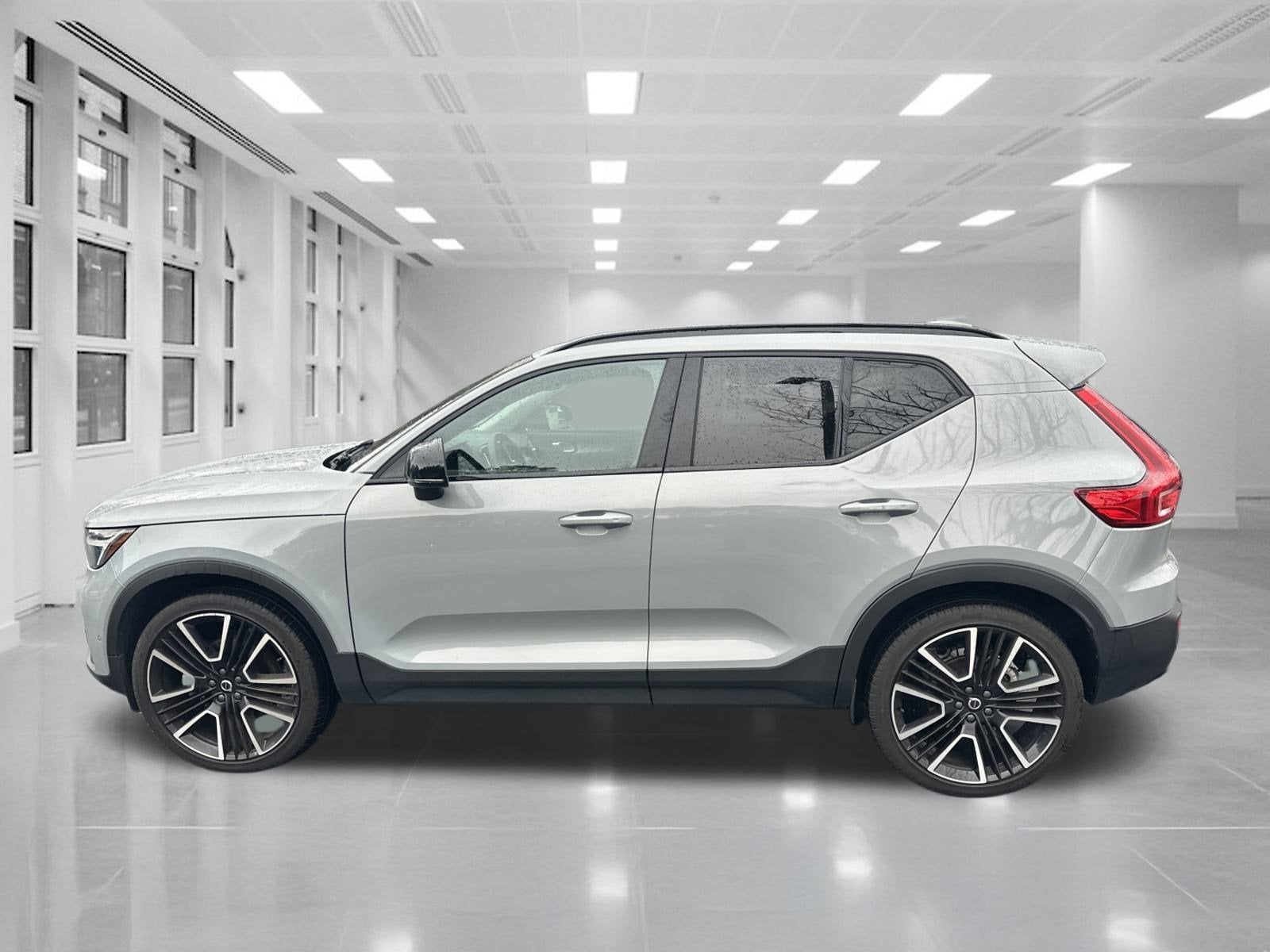 2025 Volvo XC40 Ultra Dark Theme